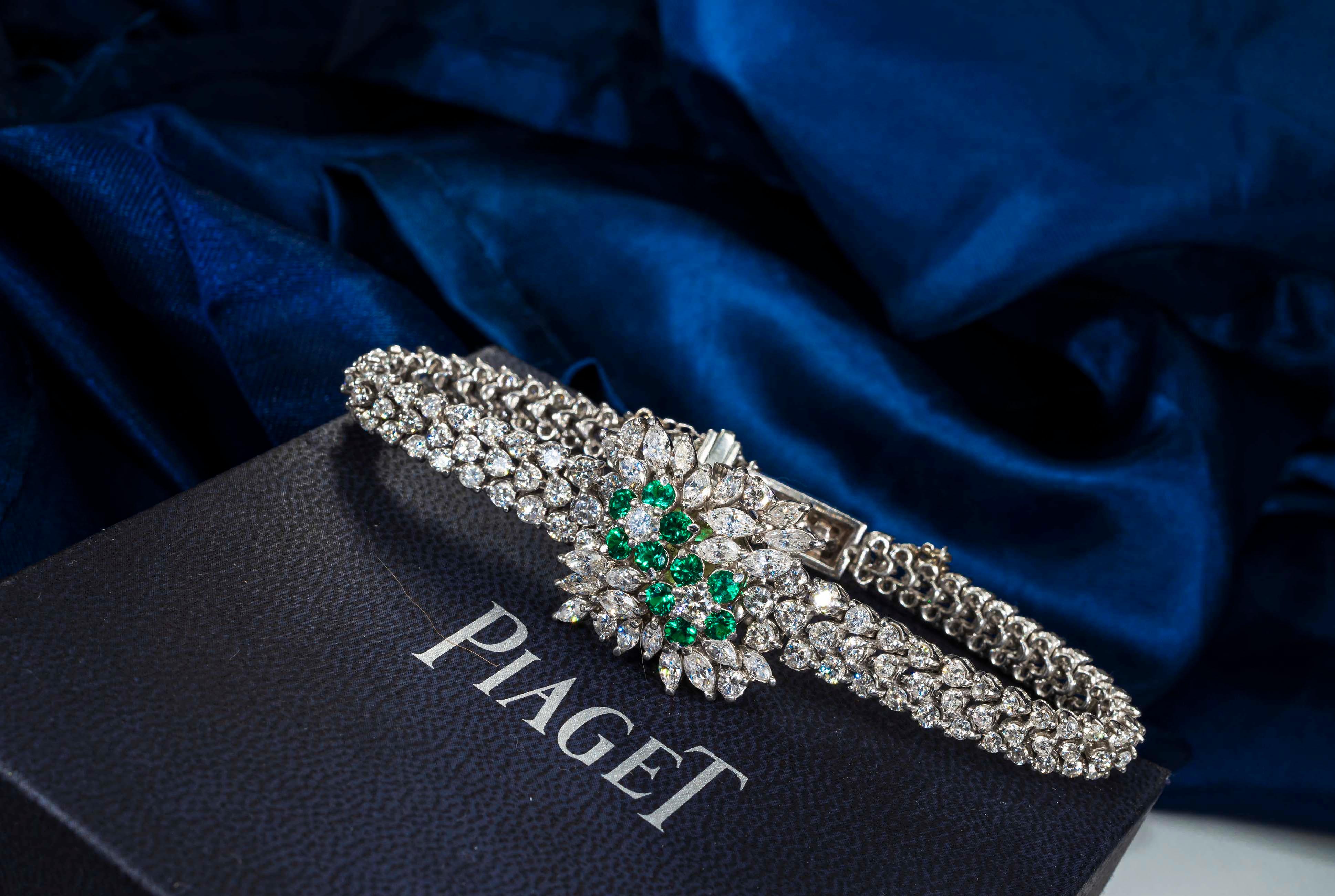 1970s Piaget Platinum Diamond Emerald Concealed Bracelet Watch Approx 25 Carat 5
