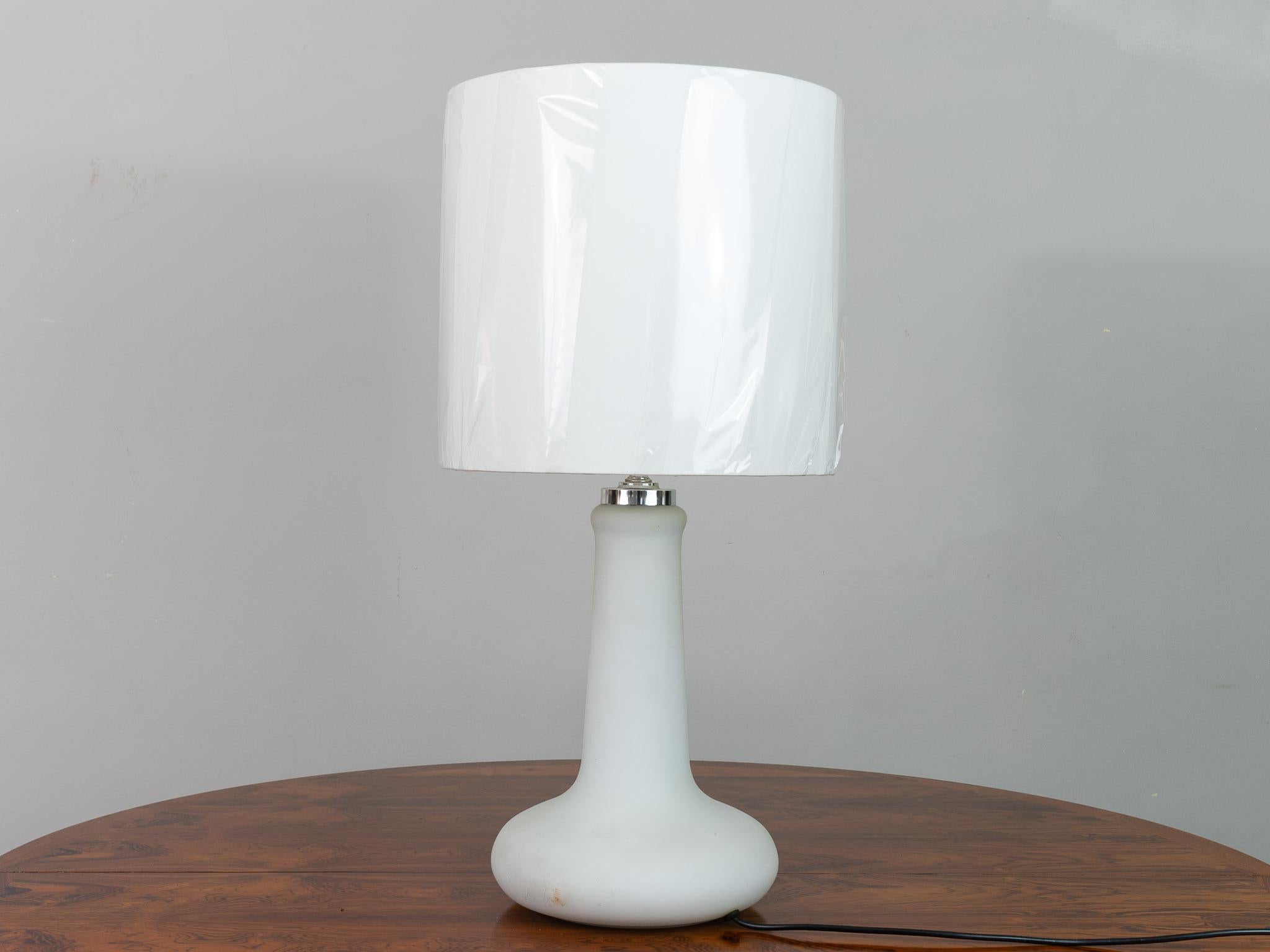 1970s Peill & Putzler frosted bulbous glass lamp base and shade. A push button on/off switch is situated on the black flex. In very good vintage condition. The white linen shade is brand new and covered in cellophane to keep it clean. A single