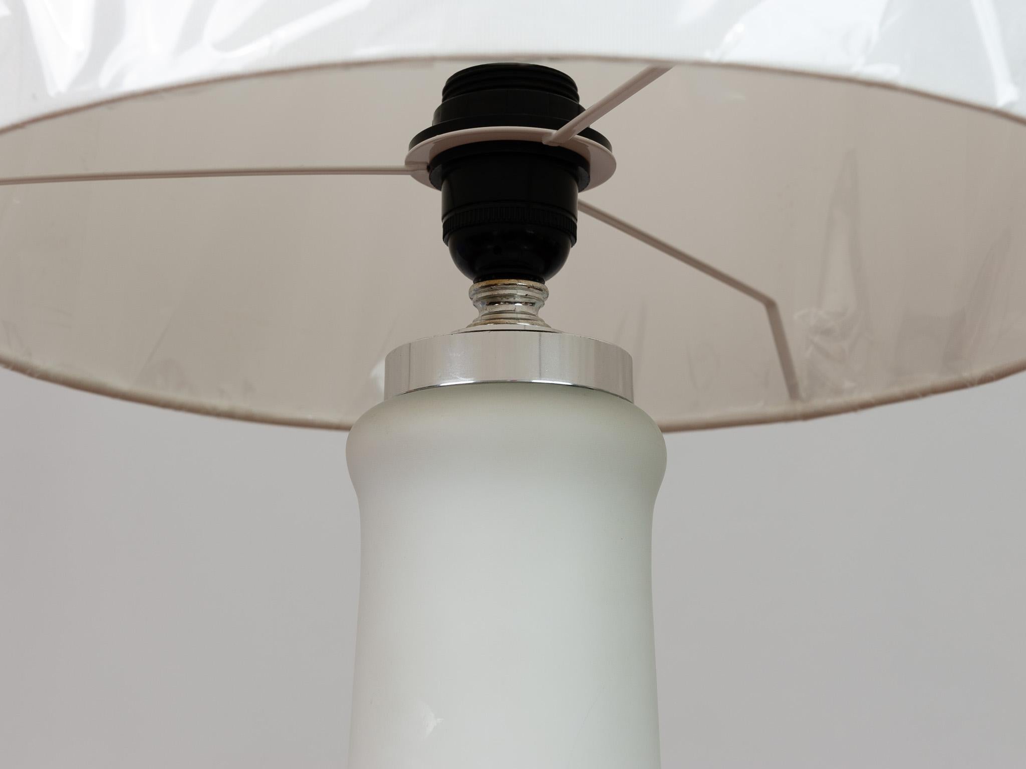 1970s Peill & Putzler Frosted Bulbous Glass Lamp Base and Shade In Good Condition In London, GB