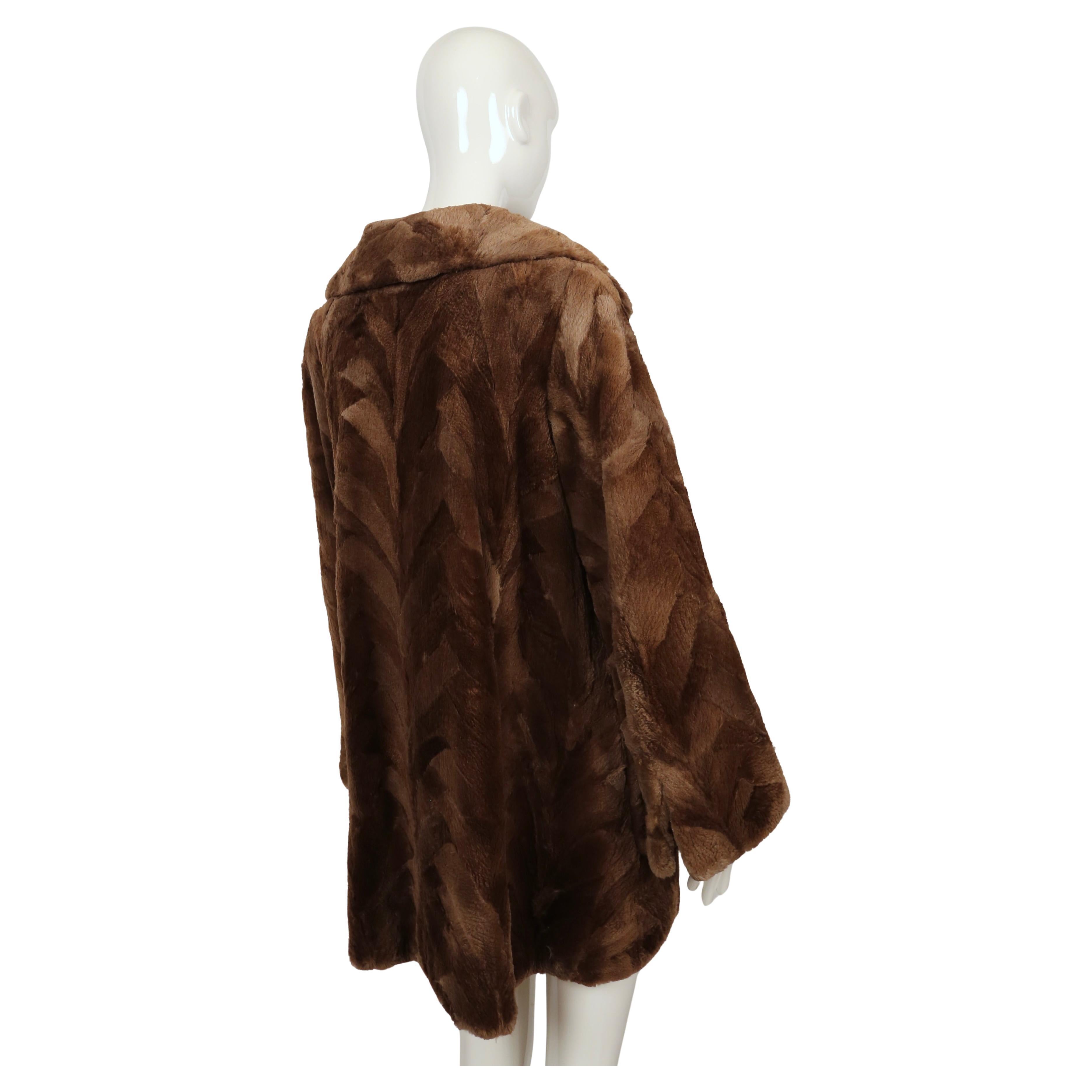 Cappotto in pelliccia di castoro tosato anni '70 di PIERRE CARDIN con motivo patchwork chevron in vendita 2