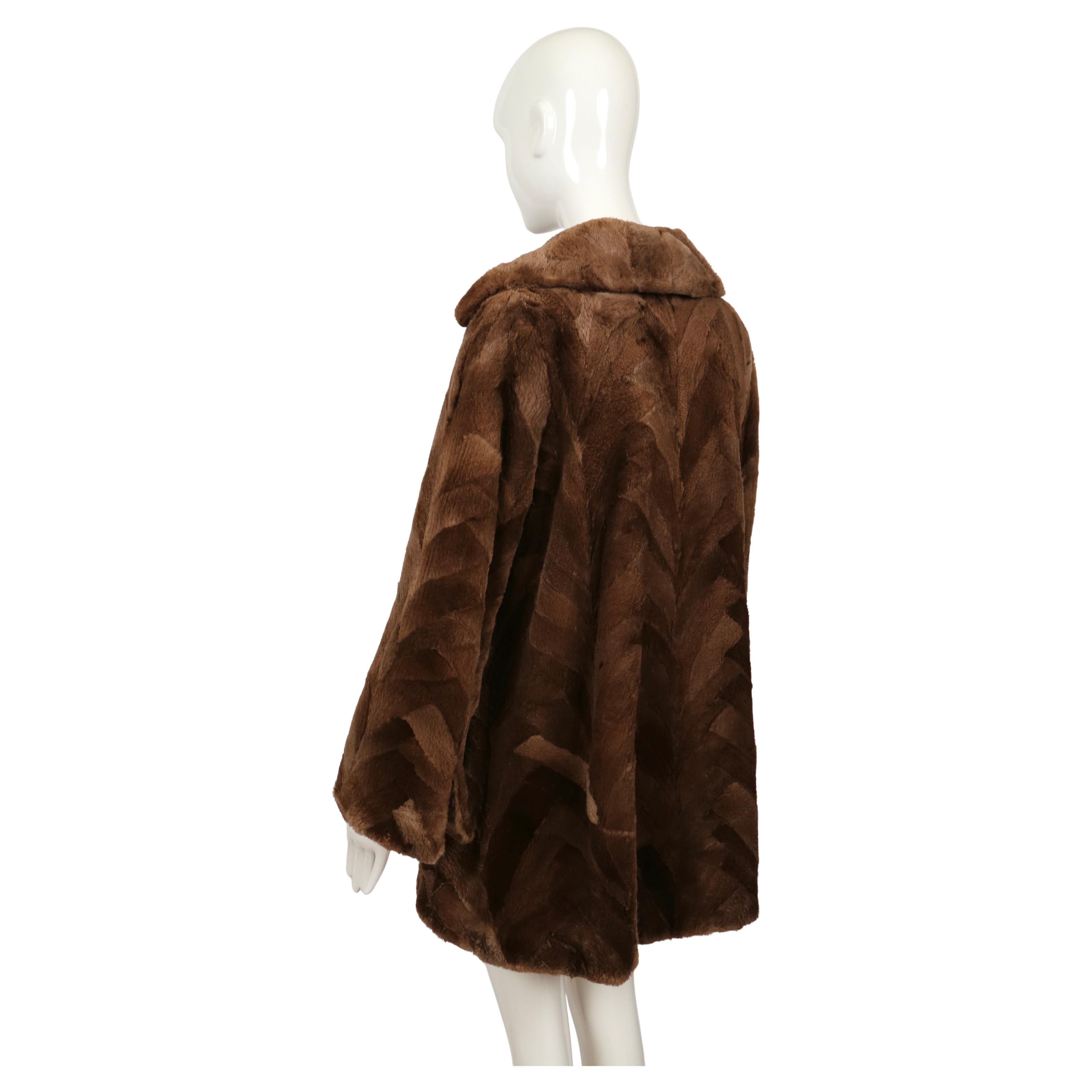 Cappotto in pelliccia di castoro tosato anni '70 di PIERRE CARDIN con motivo patchwork chevron in vendita 3