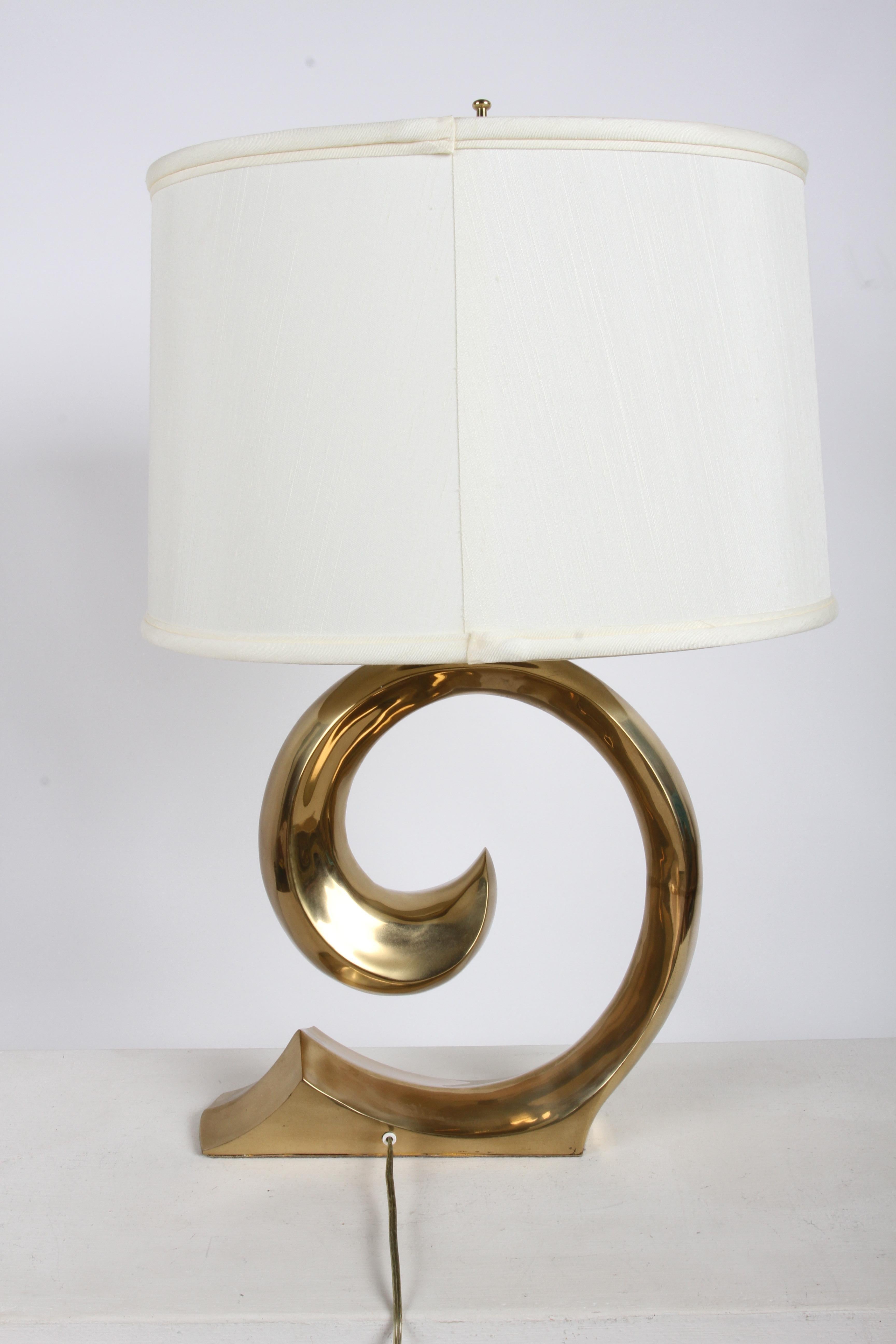 Lámpara de mesa Wave de latón con logotipo estilo Pierre Cardin de los años 70 por Erwin Lambeth en venta 8