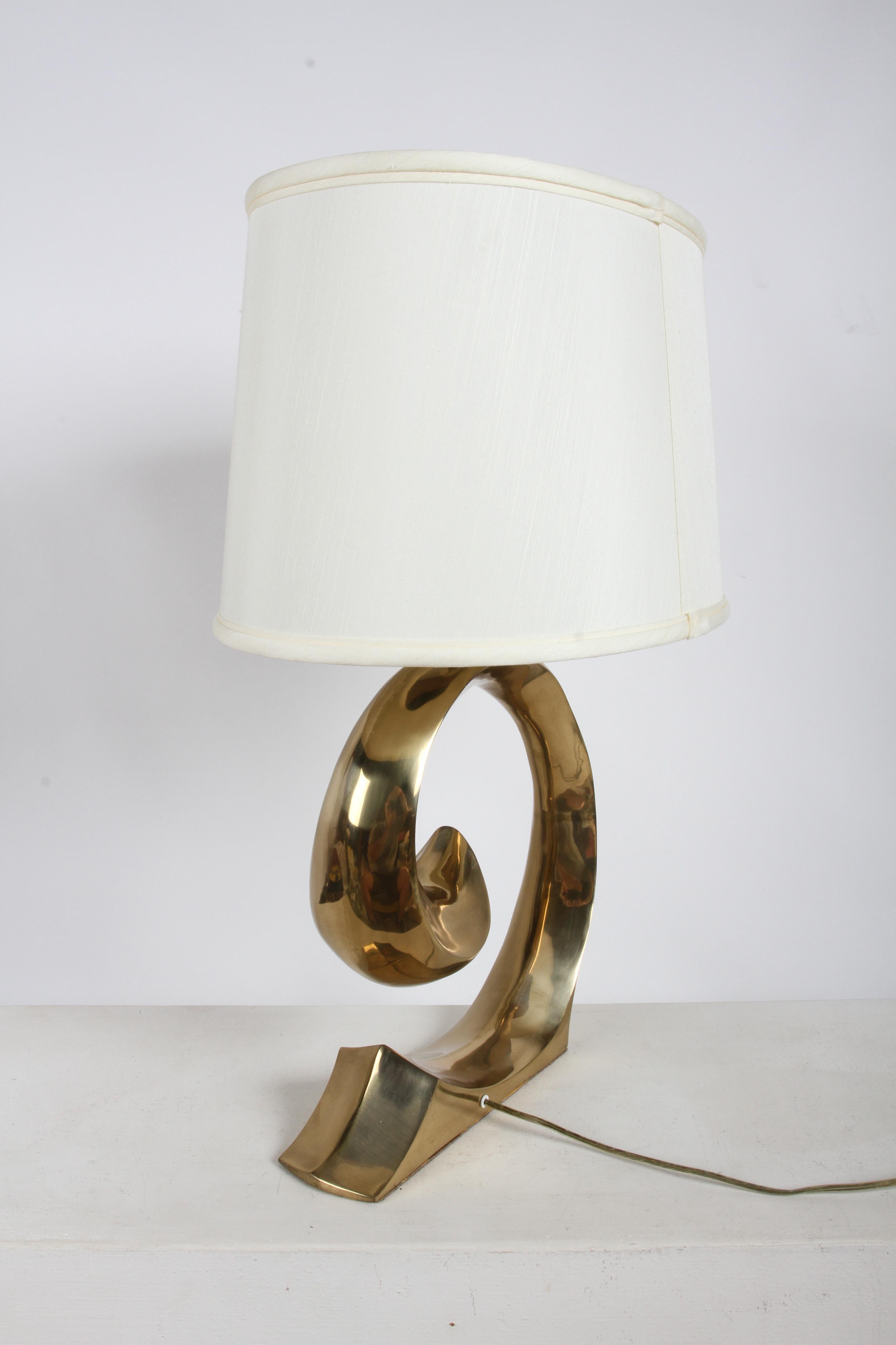 Lámpara de mesa Wave de latón con logotipo estilo Pierre Cardin de los años 70 por Erwin Lambeth en venta 9