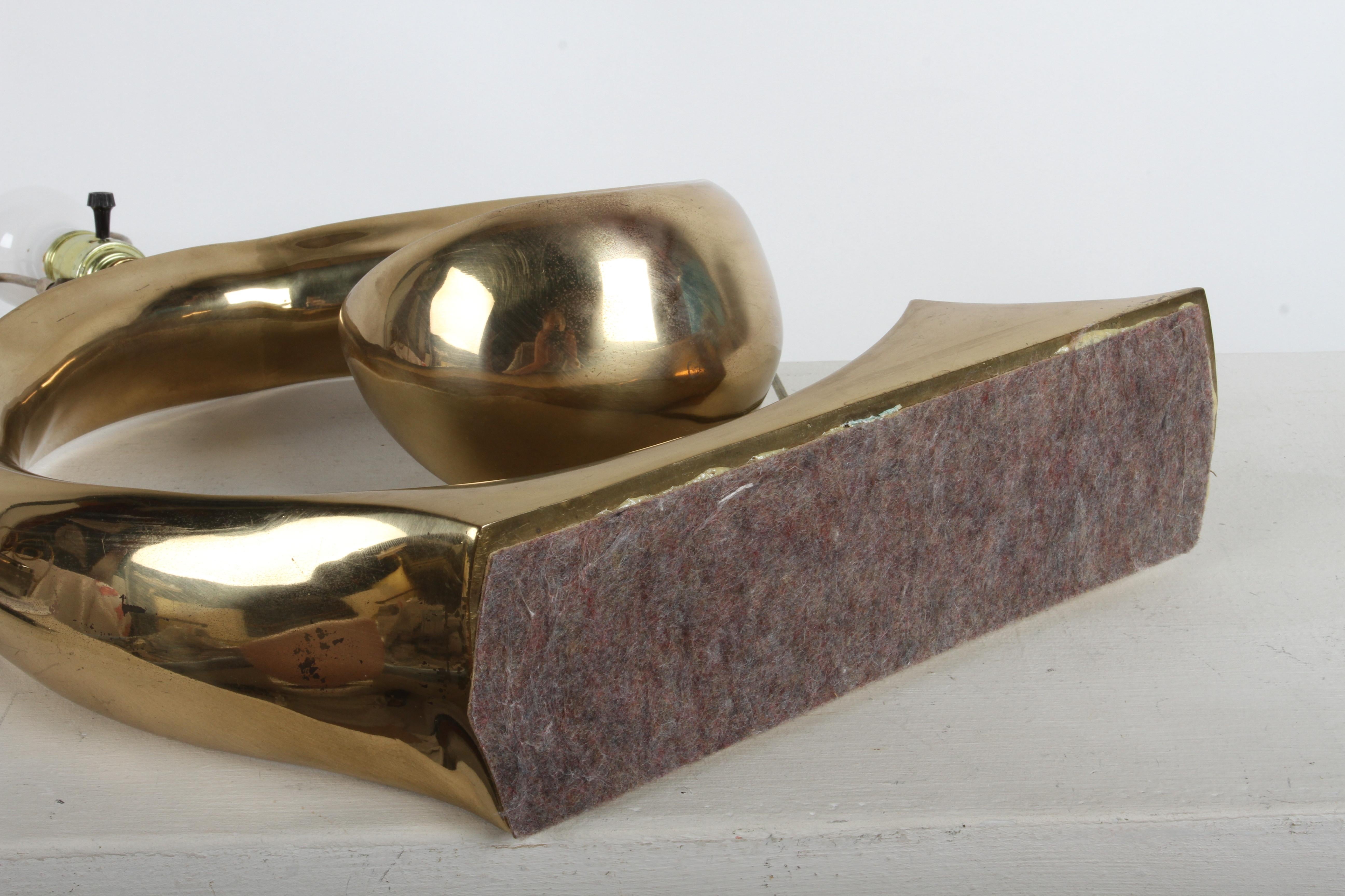Lámpara de mesa Wave de latón con logotipo estilo Pierre Cardin de los años 70 por Erwin Lambeth en venta 12