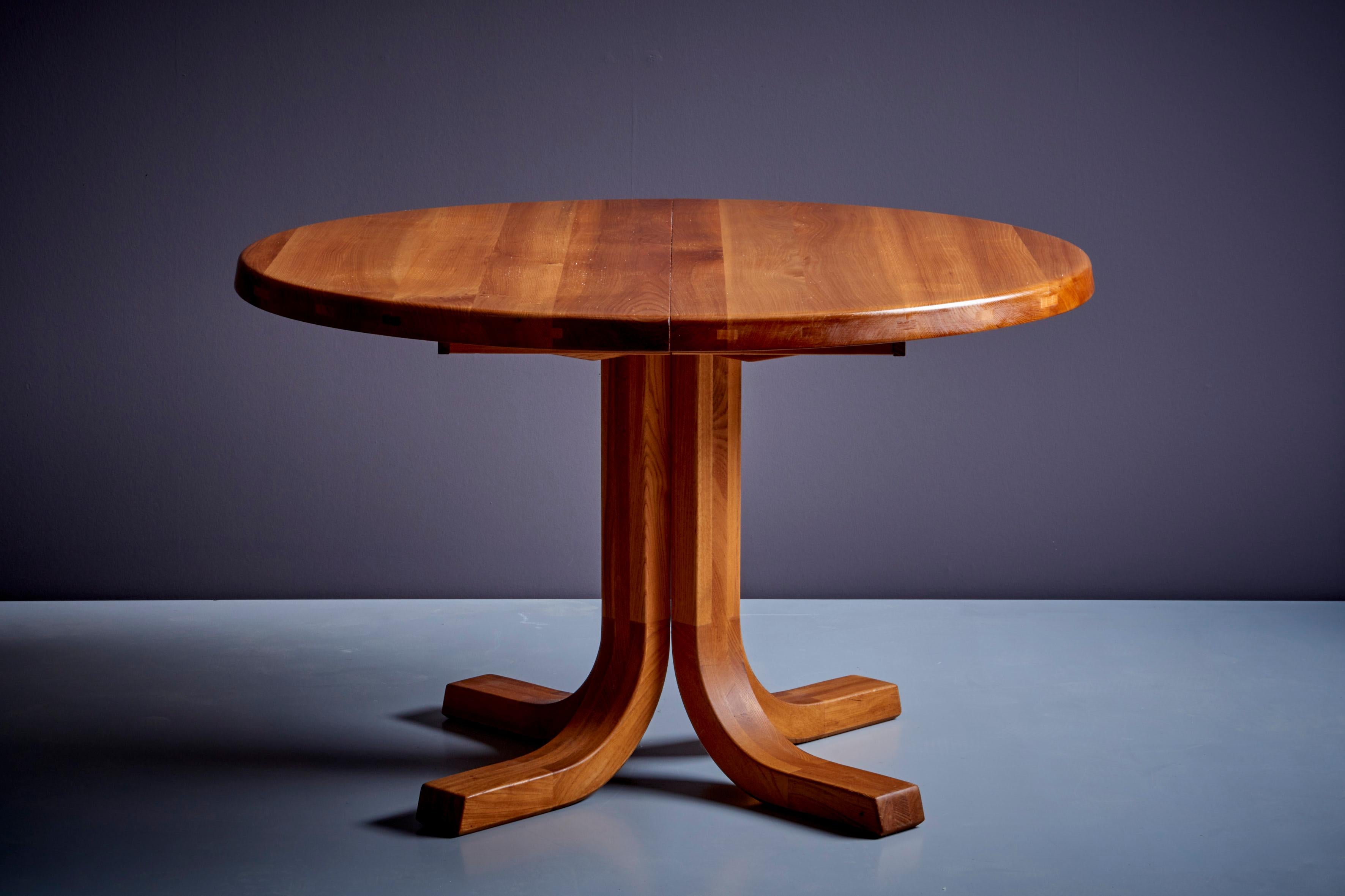 Mid-Century Modern 1970s Pierre Chapo T40 Extendable Dining Table in Elm Wood Round / Oval For Sale