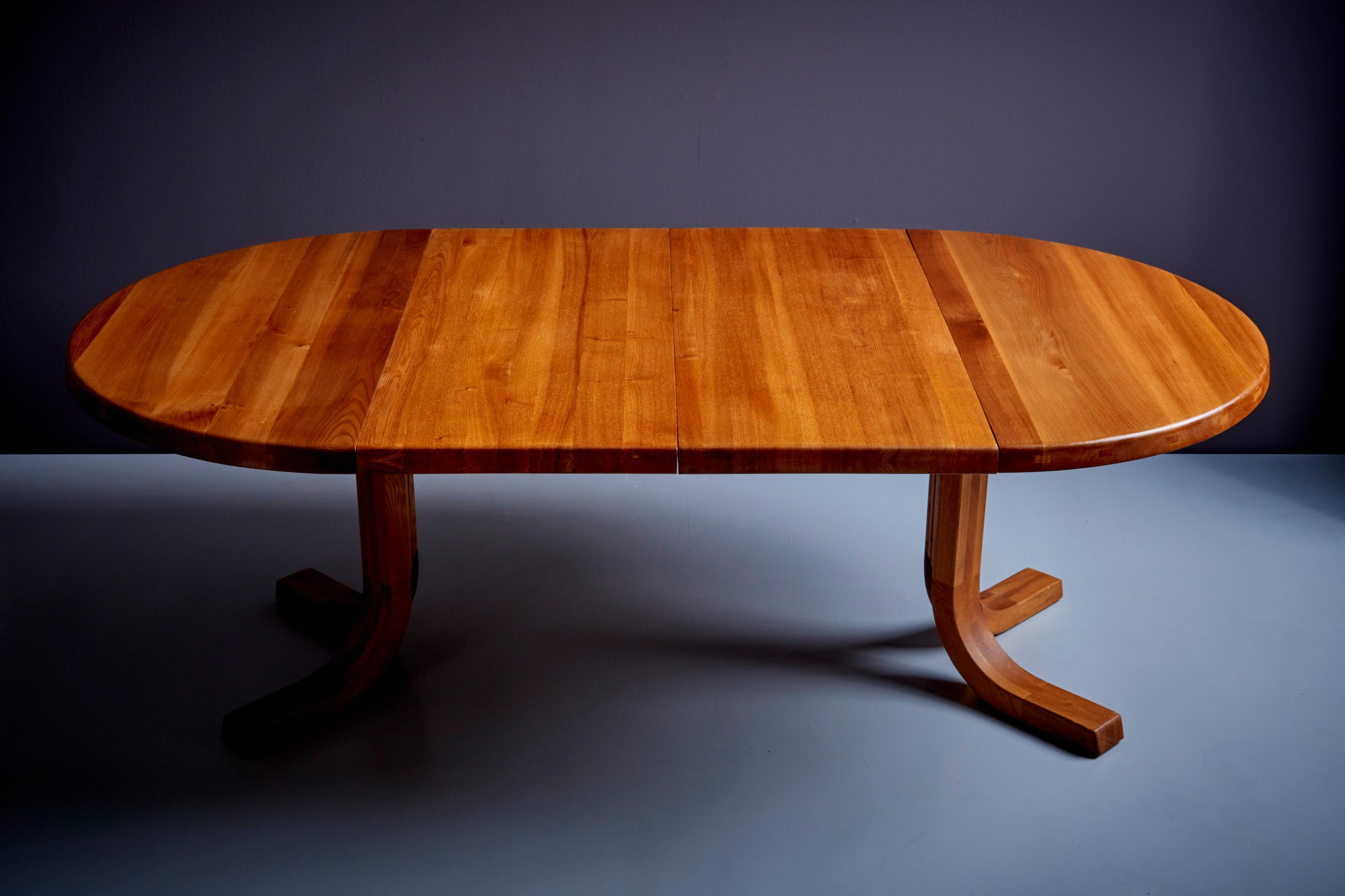 1970s Pierre Chapo T40 Extendable Dining Table in Elm Wood Round / Oval For Sale 2
