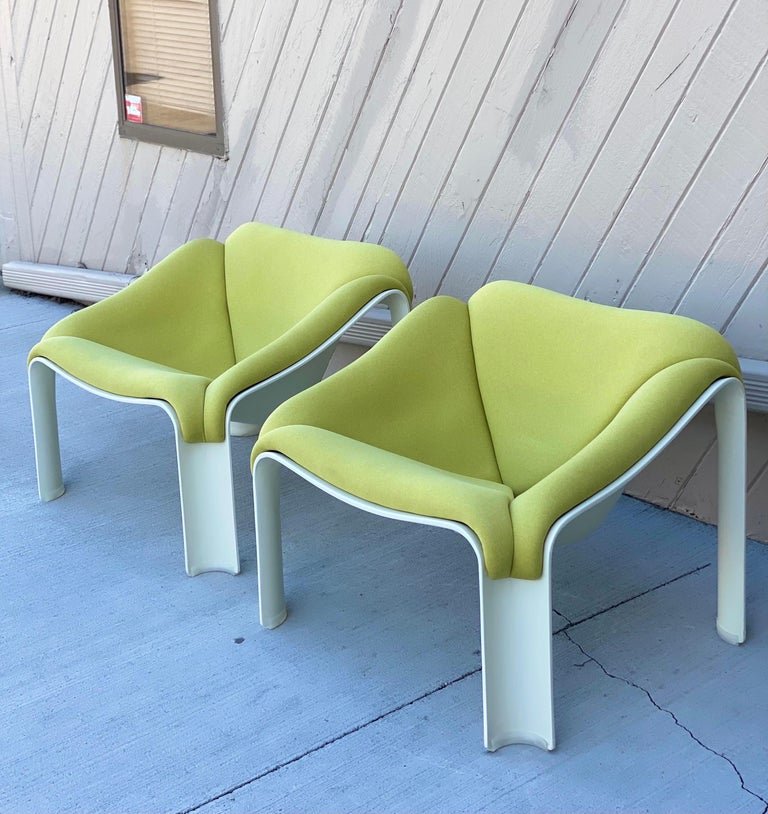 We are very pleased to offer a pair of Model F 303 chairs by legendary French furniture designer Pierre Paulin for Artifort, circa the 1970s. This stunning pair showcases a hard polyurethane molded shell, clear leg glides and a newly reupholstered