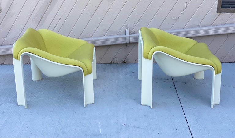 European 1970s Pierre Paulin for Artifort F303 Lounge Chair, a Pair For Sale
