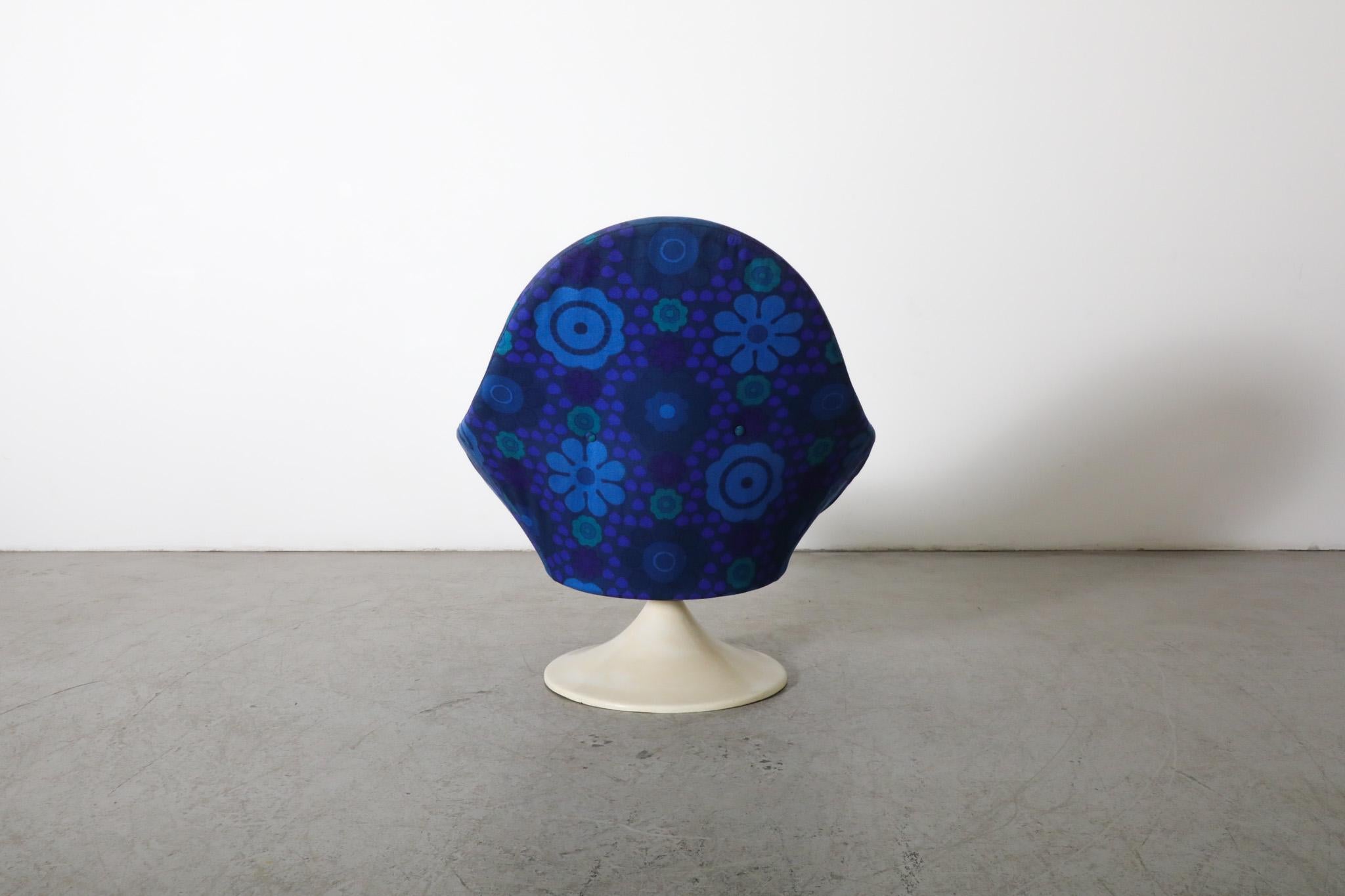 1970's Pierre Paulin Inspired Blue Flower Textile Tulip Swivel Chair by TopForm In Good Condition For Sale In Los Angeles, CA