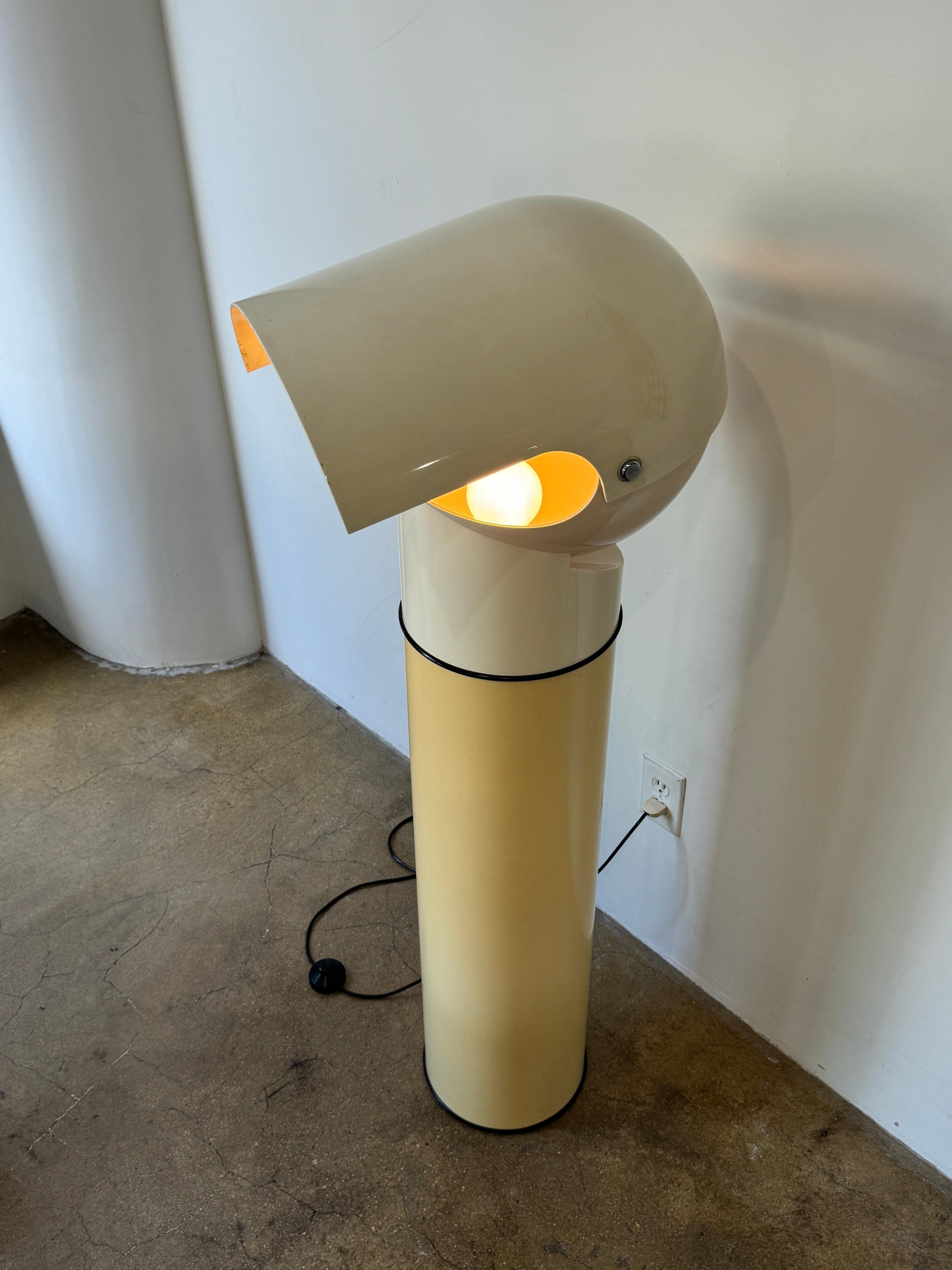 Pileo Floor Lamp Designed by Gae Aulenti for Artemide, 1970's. Made entirely of ABS plastic; the lampshade can be moved up and down and the light can be directed as desired. Under the lamp the designer and manufacturers sign impressed in the
