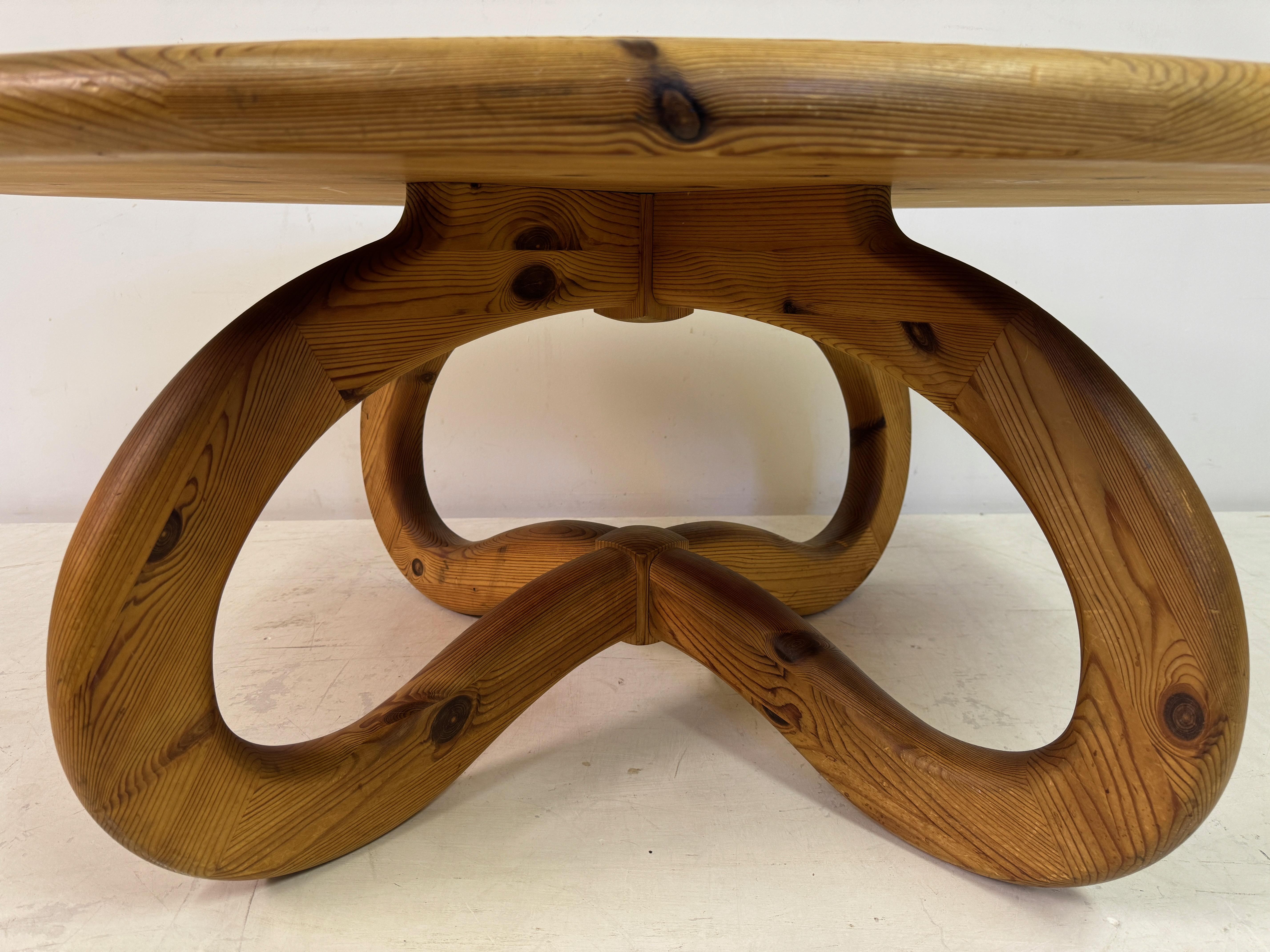 1970s Pine Coffee Table with Unusual Base In Good Condition For Sale In London, London