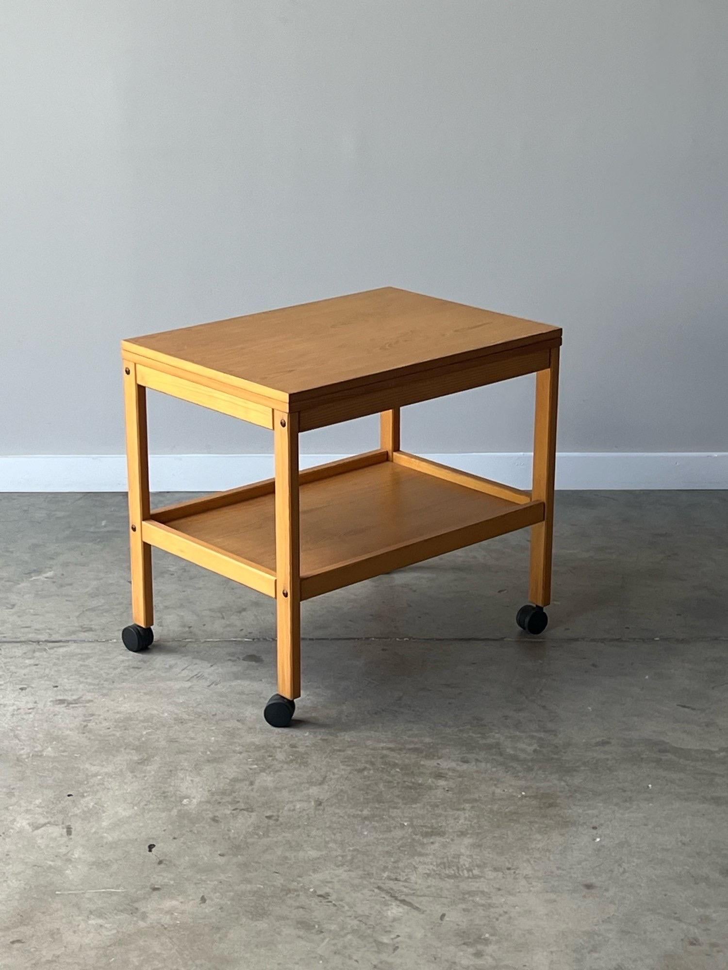Useful and sleek 1970’s Scandinavian pine bar/serving cart. Flip and slide to double up on surface space. Super unique with clean design lines. Very minor wear appropriate with age and ready to “serve” another lifetime!

Dimensions:
27.5” W x 20” D