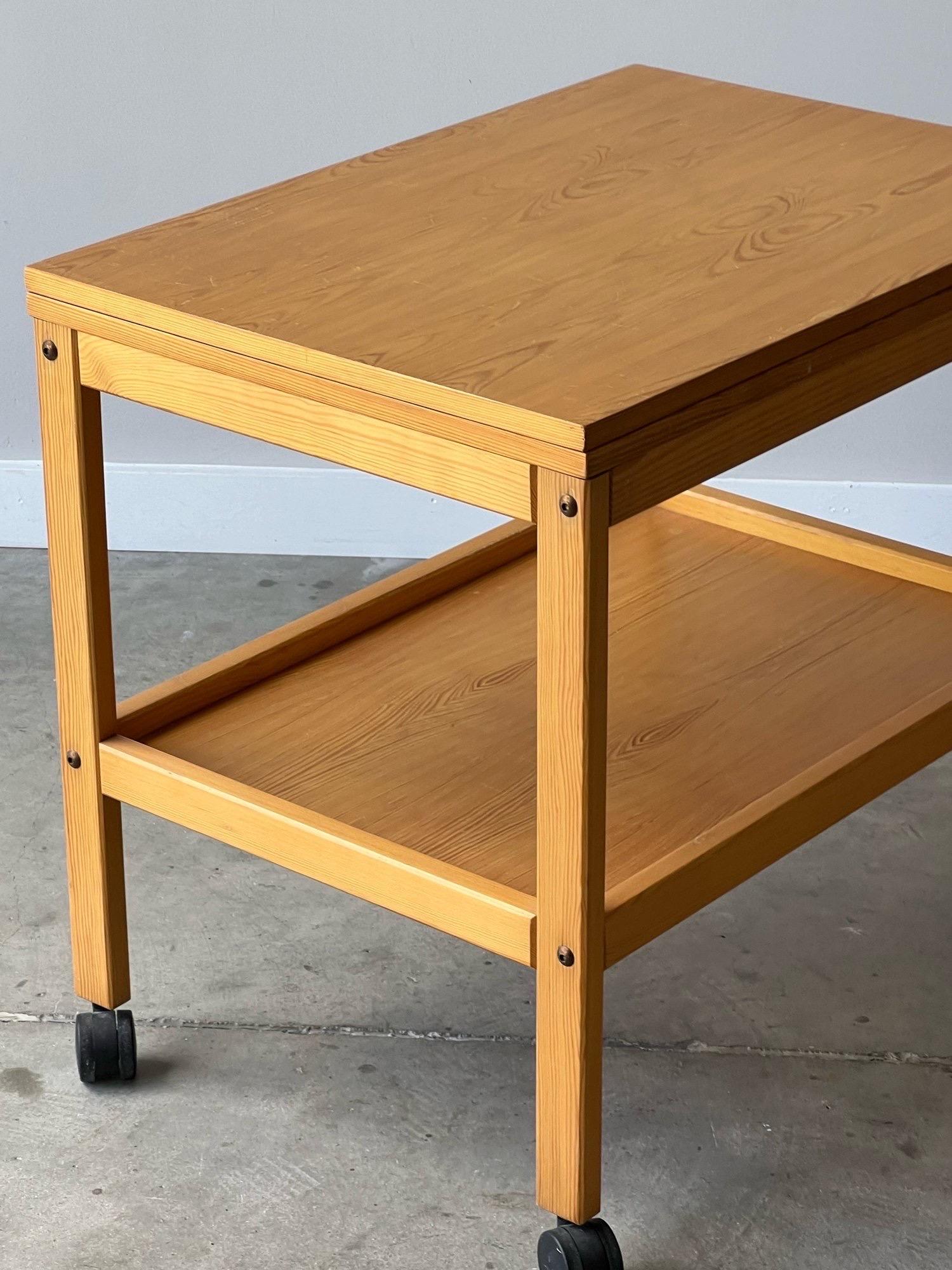 1970s Pine Expanding Bar / Serving Cart In Good Condition In Raleigh, NC
