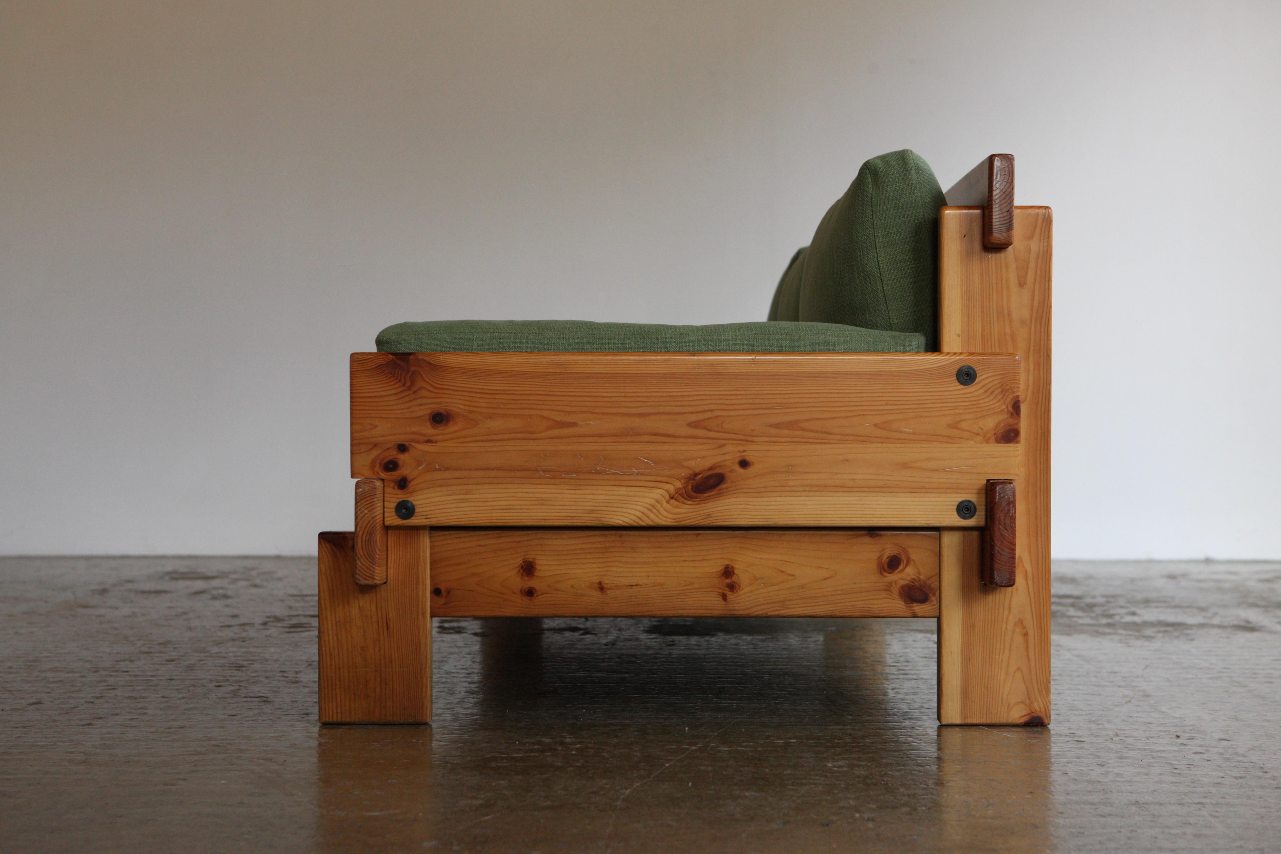 Mid-Century Modern 1970's Pine Framed Linen Sofa For Sale