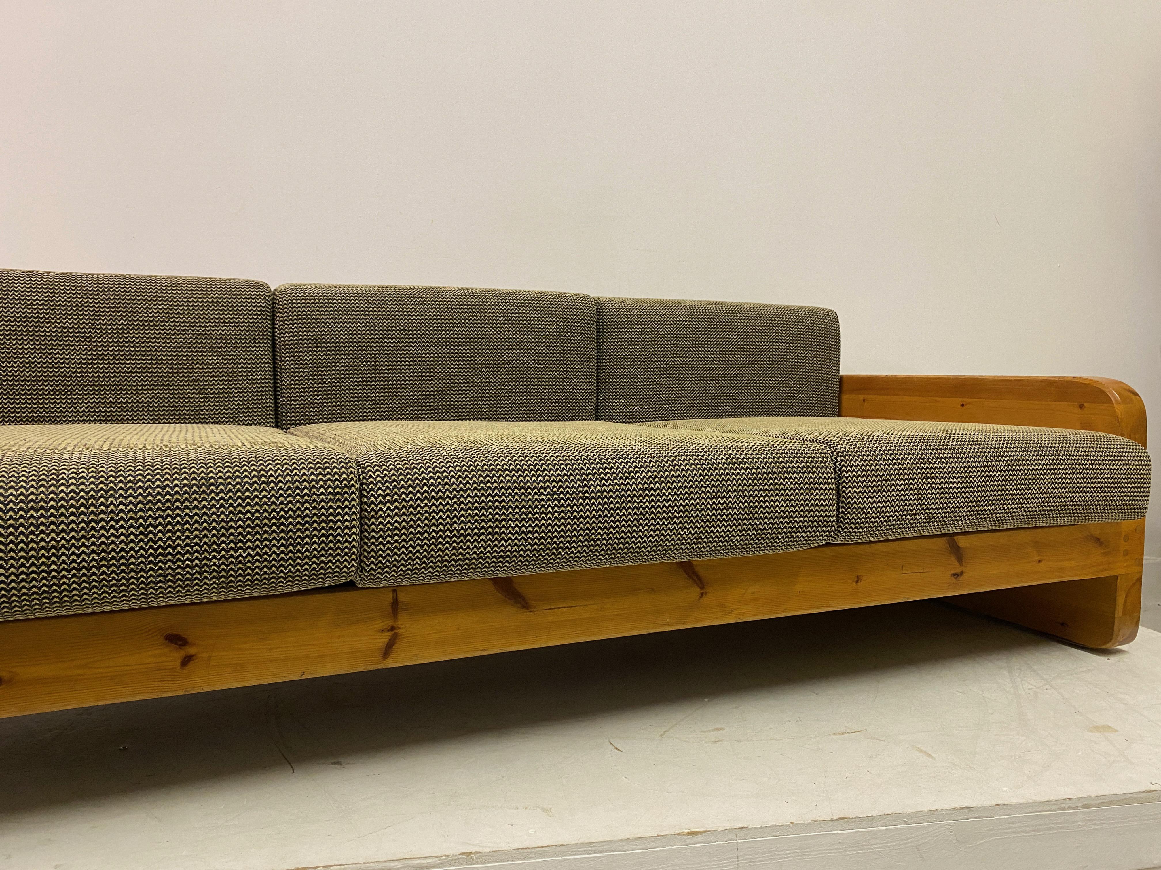 1970er Kiefer Sofa, Vintage im Angebot 3