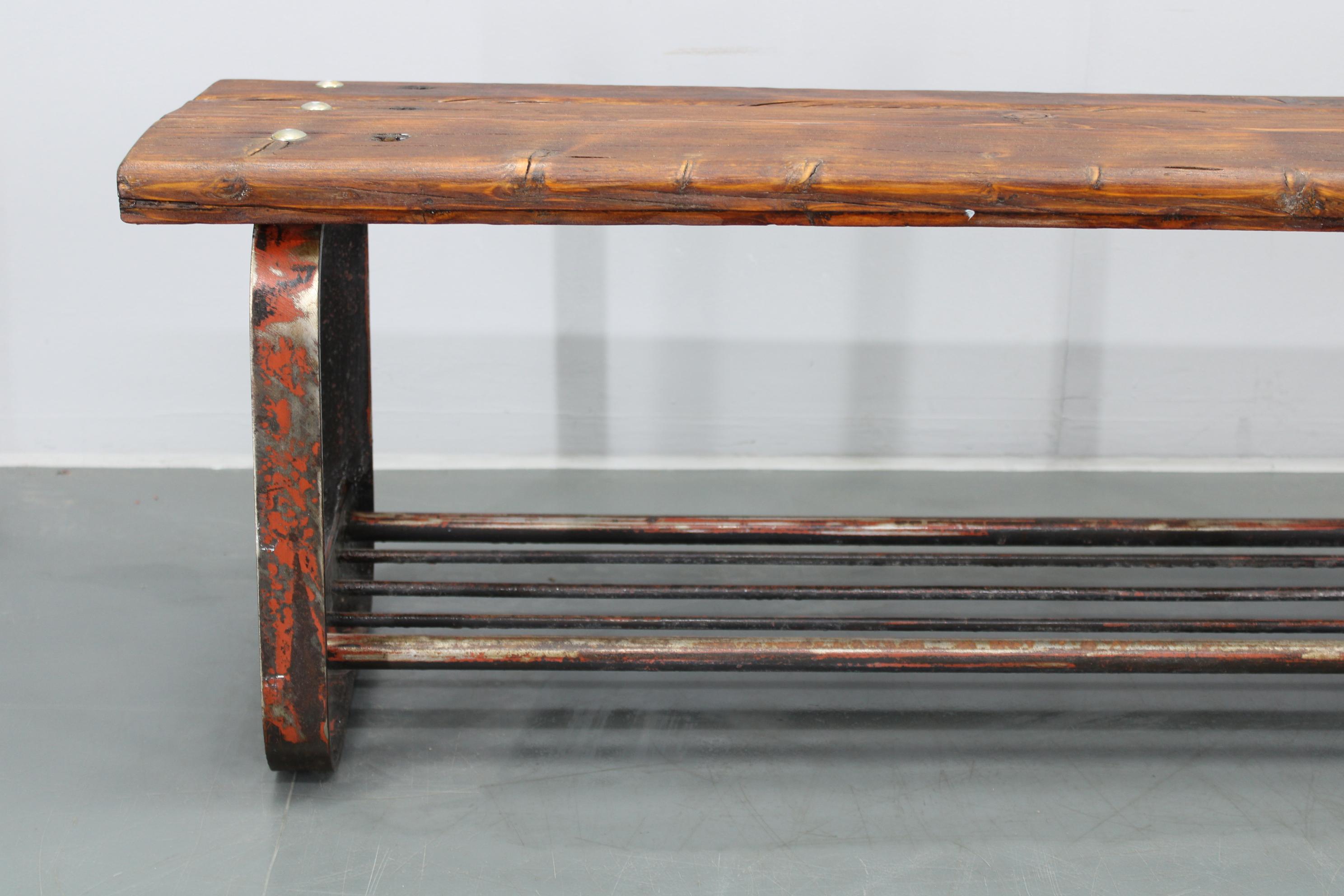 Tchèque Banc en pin avec base en fer, Tchécoslovaquie, années 1970 en vente