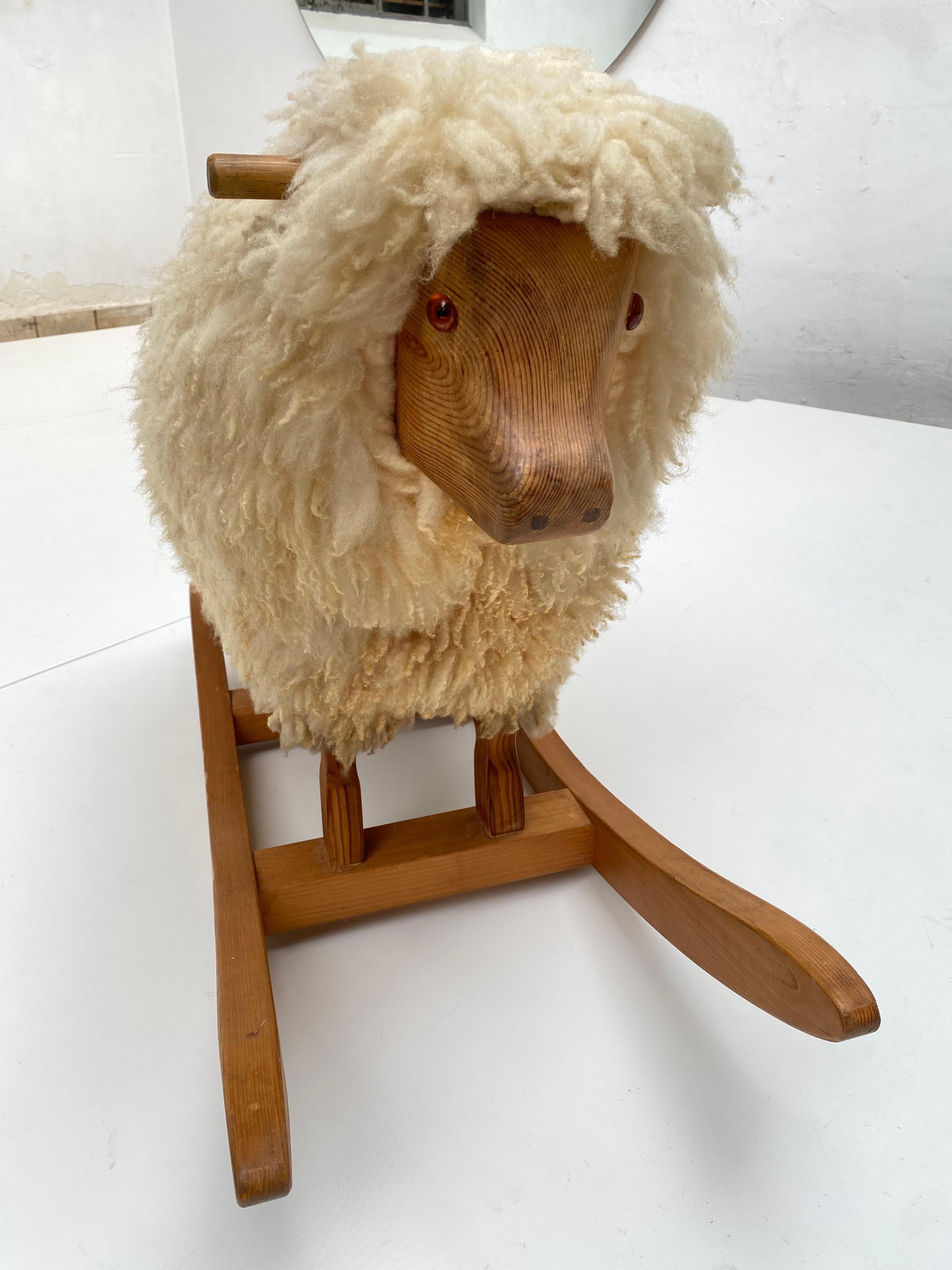 1970's Pine & Wool Rocking Sheep, The Netherlands In Good Condition For Sale In bergen op zoom, NL
