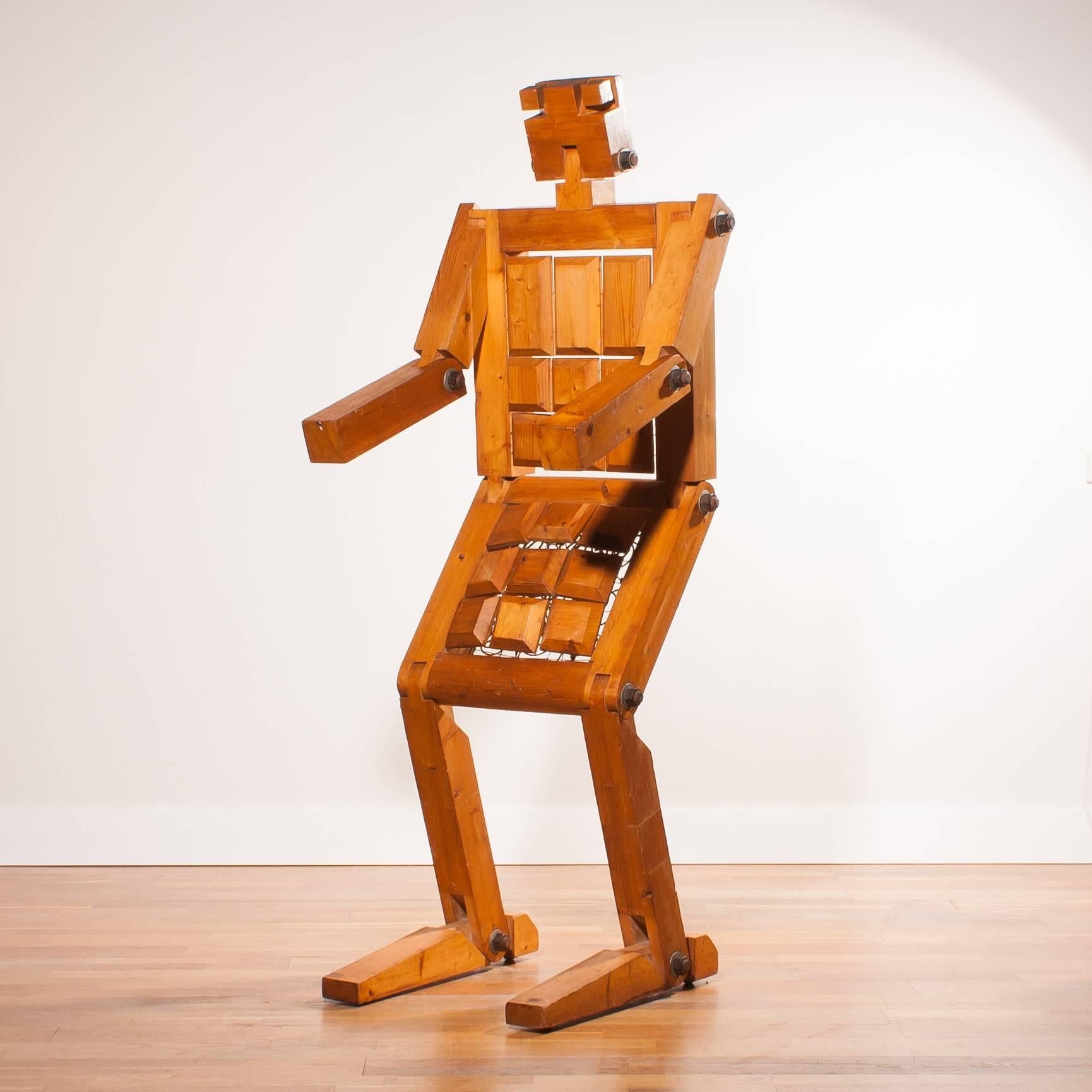Really an 'eyecatcher' this robot chair.
The chair is signed with 'Bielke 77'.
It is made of pinewood within the back and seat large solid springs and secured with large bolts.
The robot can also stand and is then 180 cm high.
A great decorative