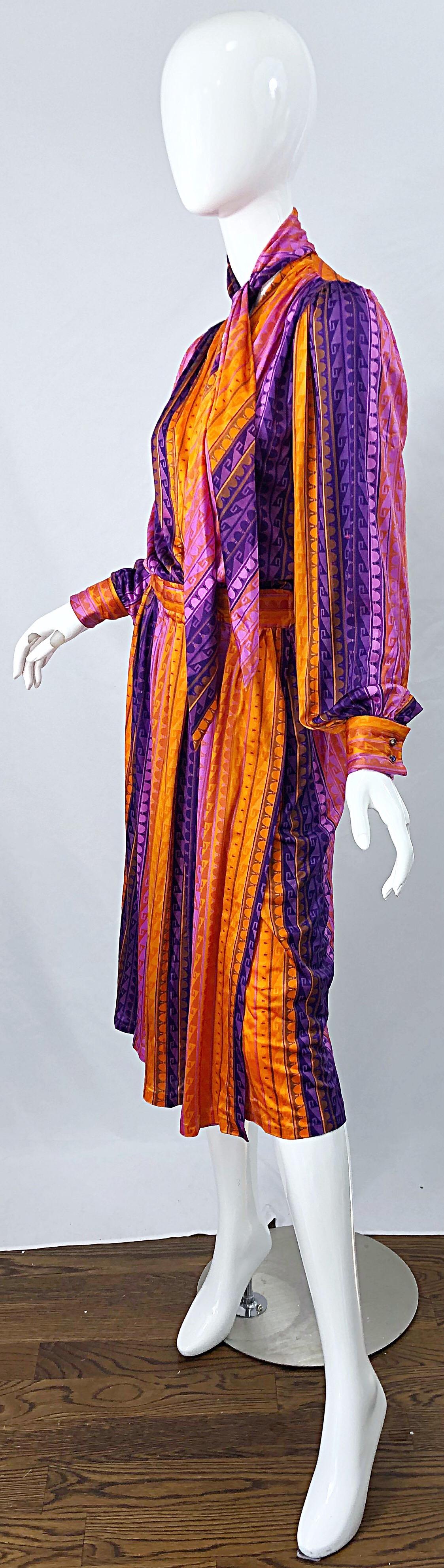 1970er gestreiftes Slinky Vintage 70er Jahre Schal-Wickelkleid in Rosa + Orange + Lila im Angebot 5
