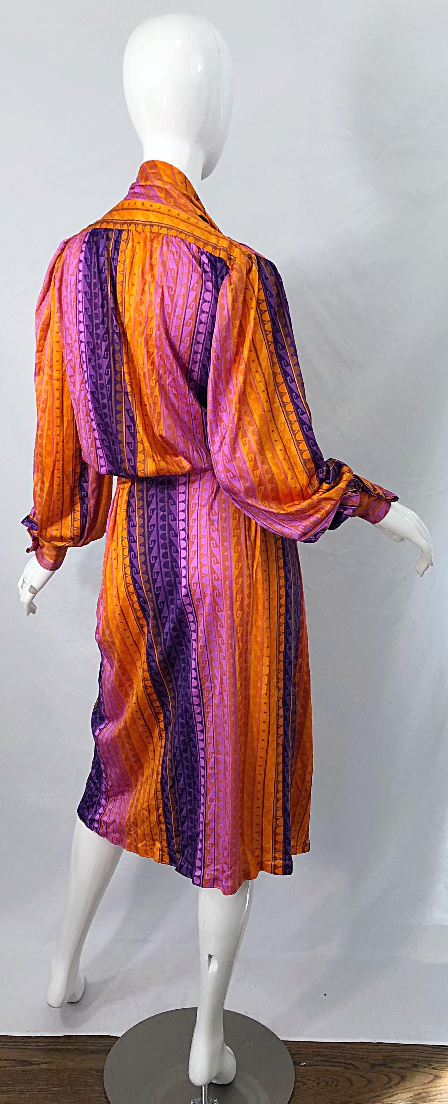 1970er gestreiftes Slinky Vintage 70er Jahre Schal-Wickelkleid in Rosa + Orange + Lila im Zustand „Hervorragend“ im Angebot in San Diego, CA