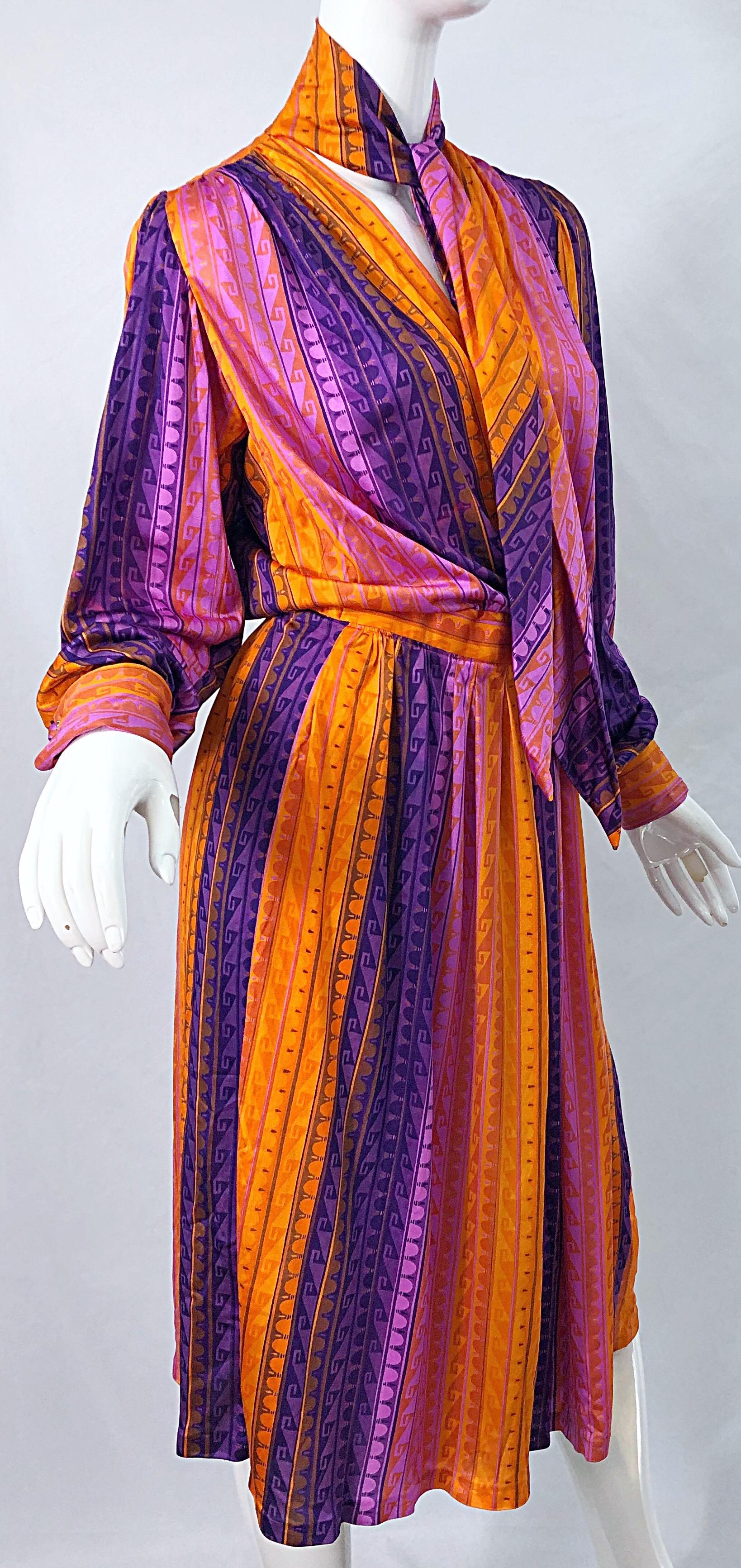 1970er gestreiftes Slinky Vintage 70er Jahre Schal-Wickelkleid in Rosa + Orange + Lila im Angebot 4
