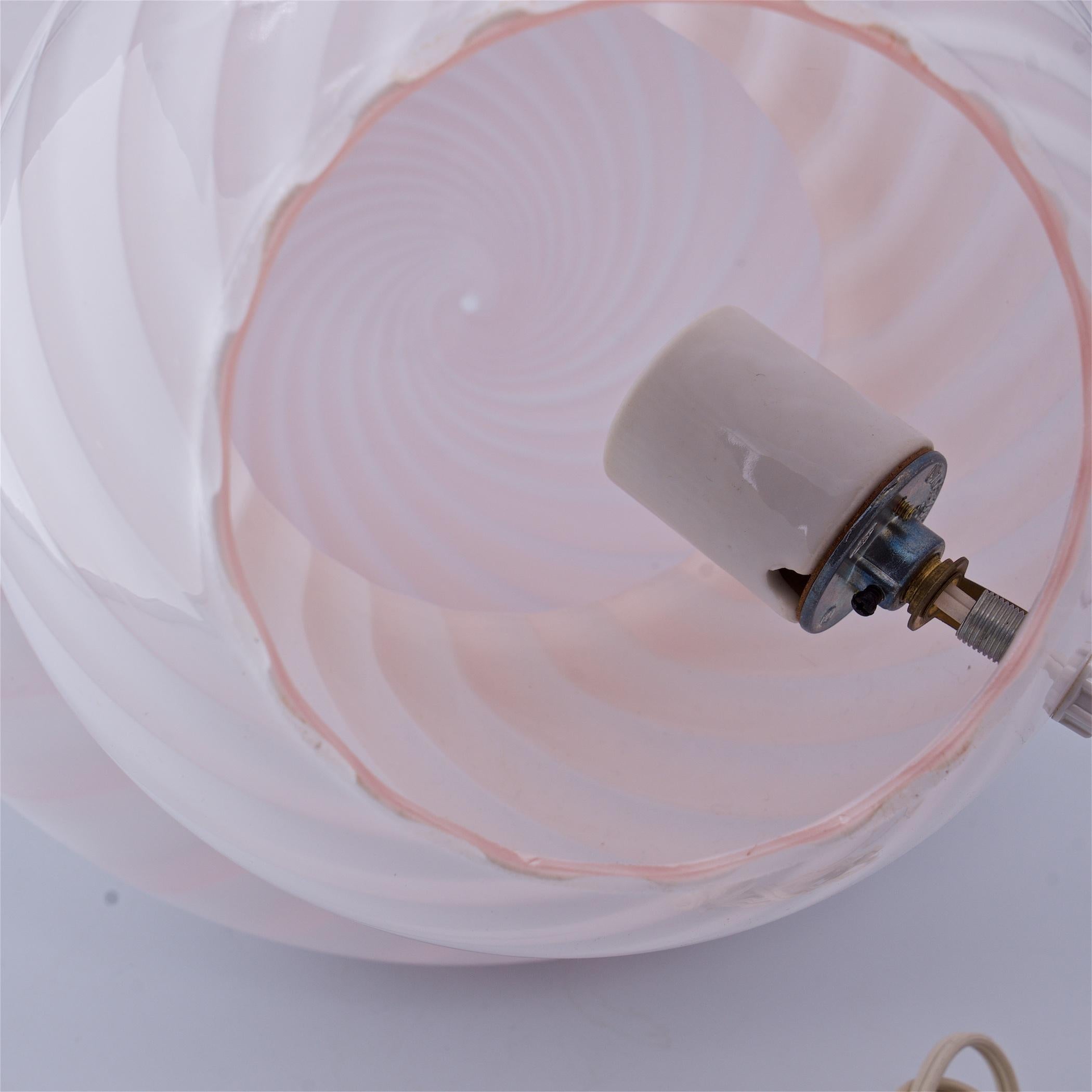 1970s Pink Swirl Vetri d‘Arte Murano Glass Mushroom Spiral Table Bedroom Lamps 1