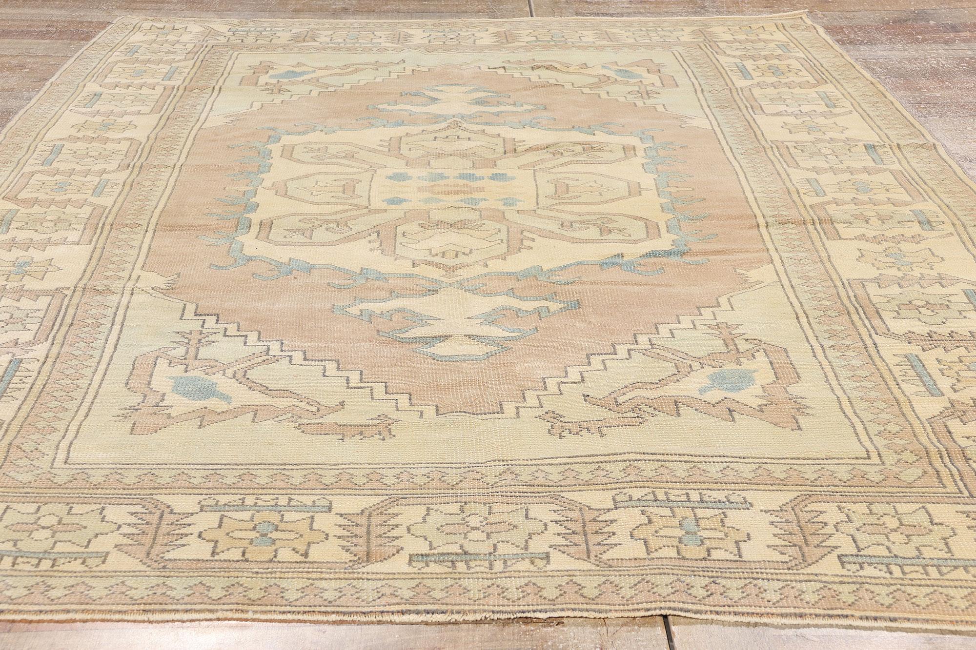 Tapis turc Oushak rose des années 1970, de style tribal moderne en vente 8