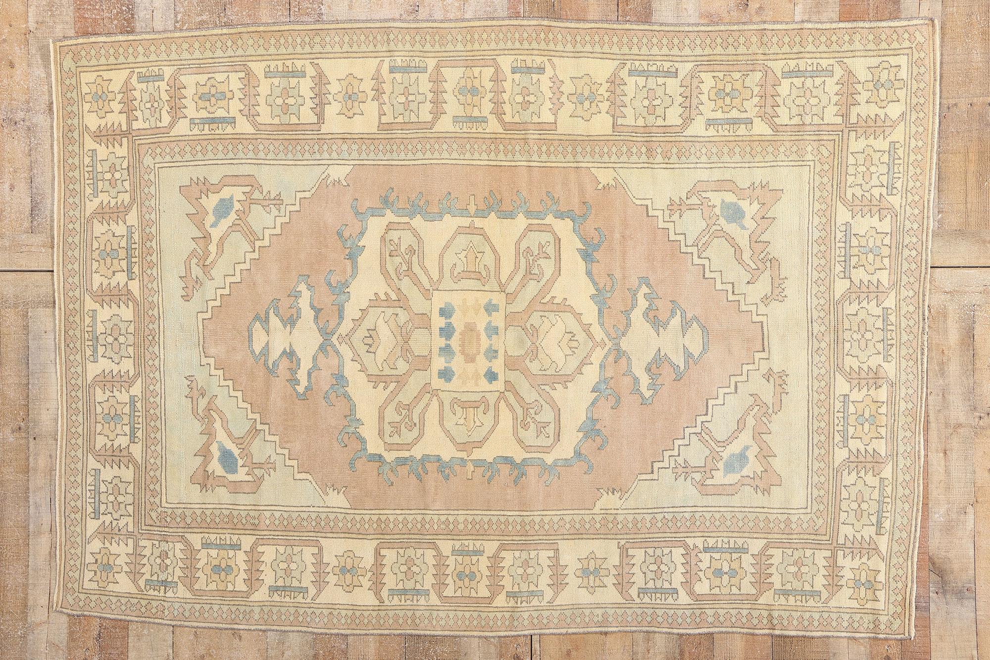 Tapis turc Oushak rose des années 1970, de style tribal moderne en vente 10