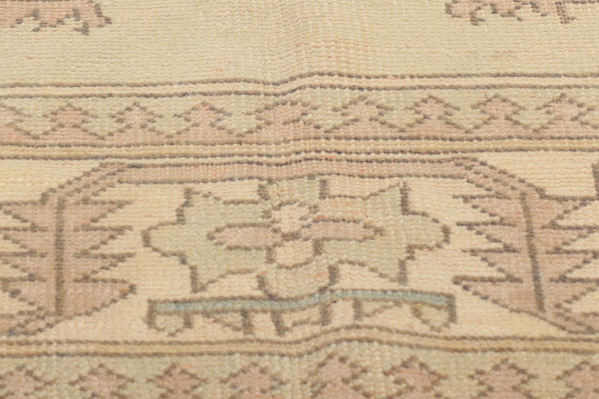 Tapis turc Oushak rose des années 1970, de style tribal moderne en vente 2