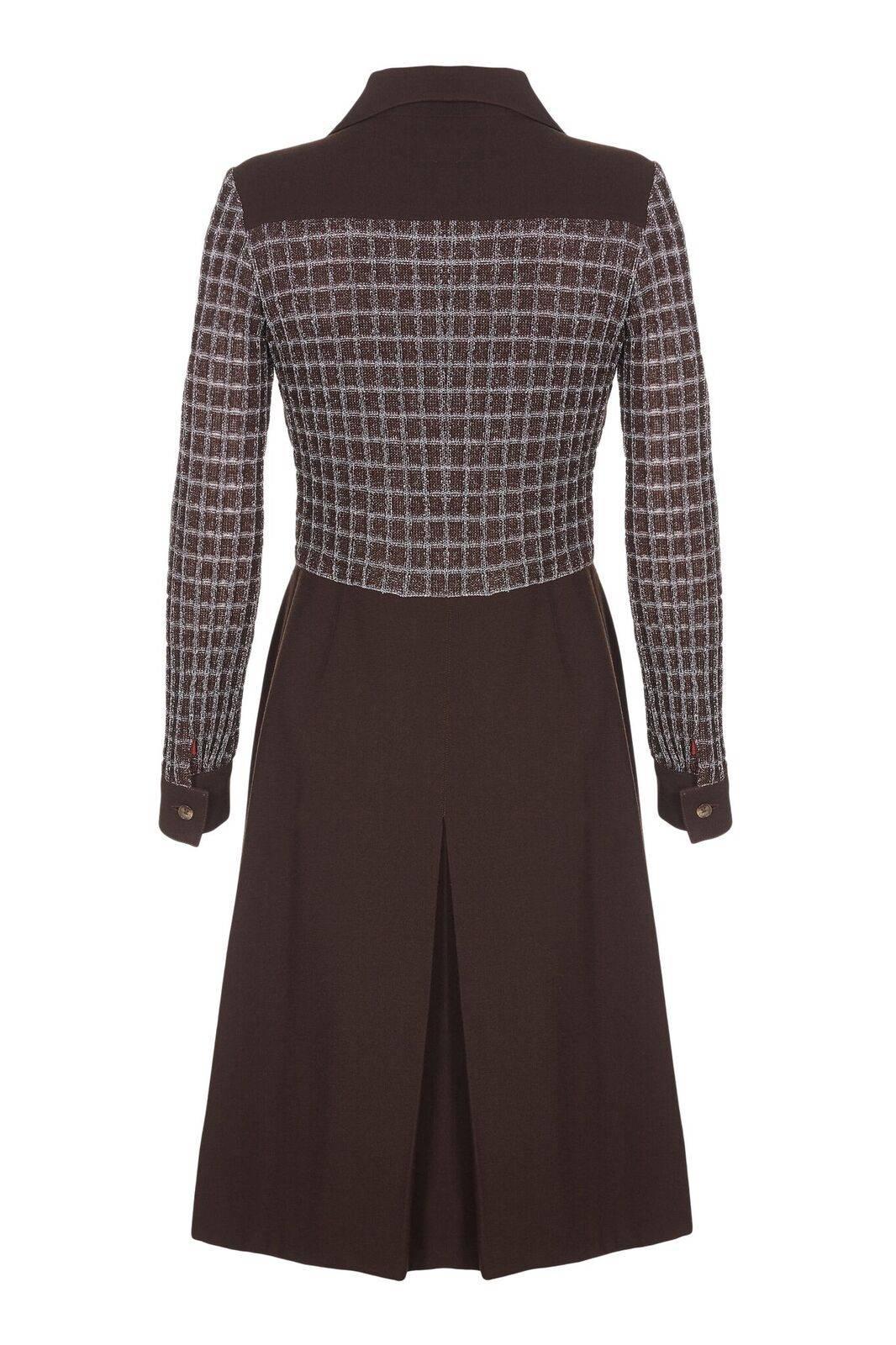 This stylish 1970s Pisanti chocolate brown crepe dress with metallic check design has a host of stylish features. The warm, deep brown fabric of the skirt is complemented wonderfully by the metallic ribbed knitwear on the bodice and sleeves. The