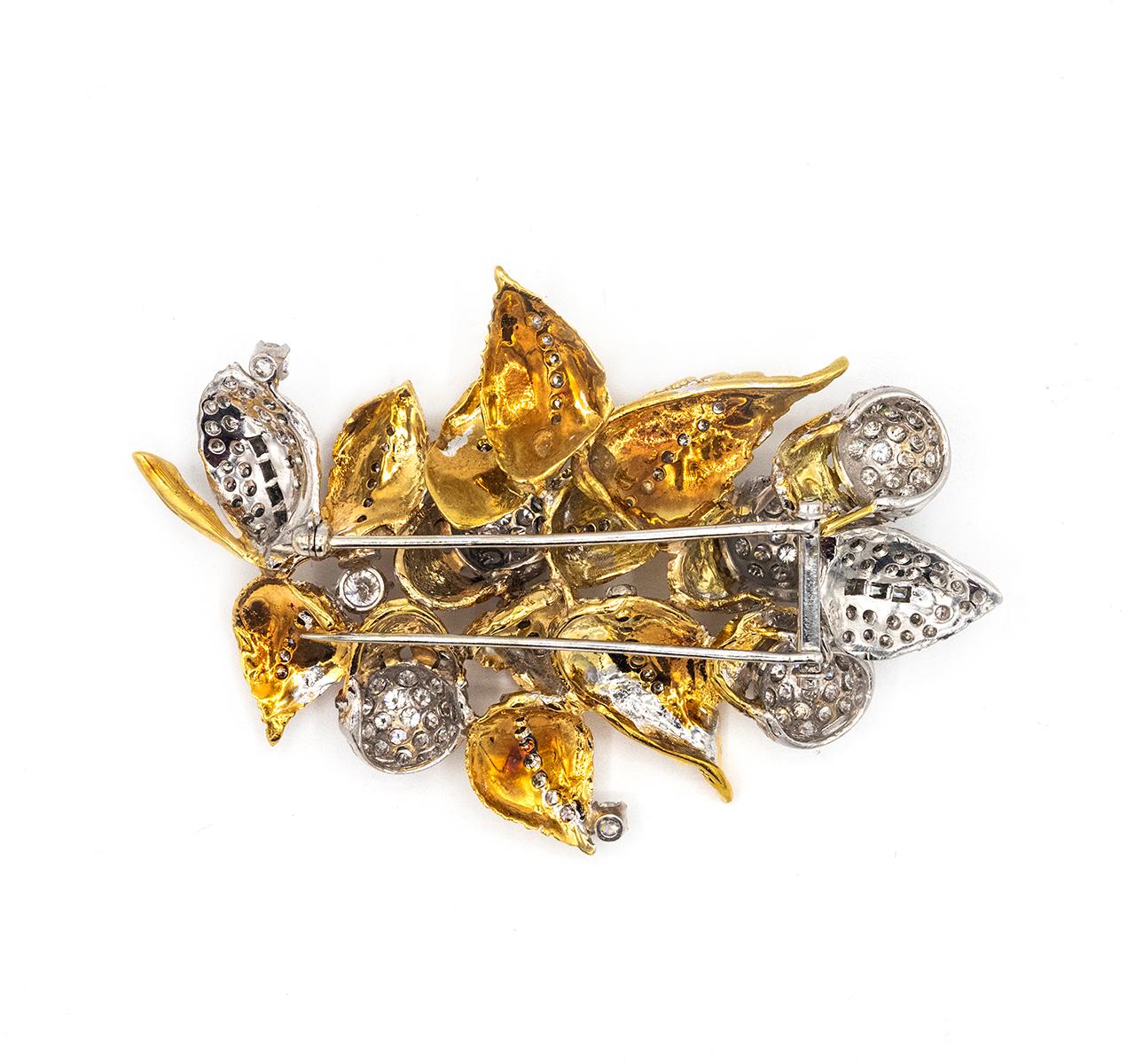 1970's Platinum & 18K Yellow Gold Foliage Round & Baguette Cut Brooch In Excellent Condition For Sale In New York, NY