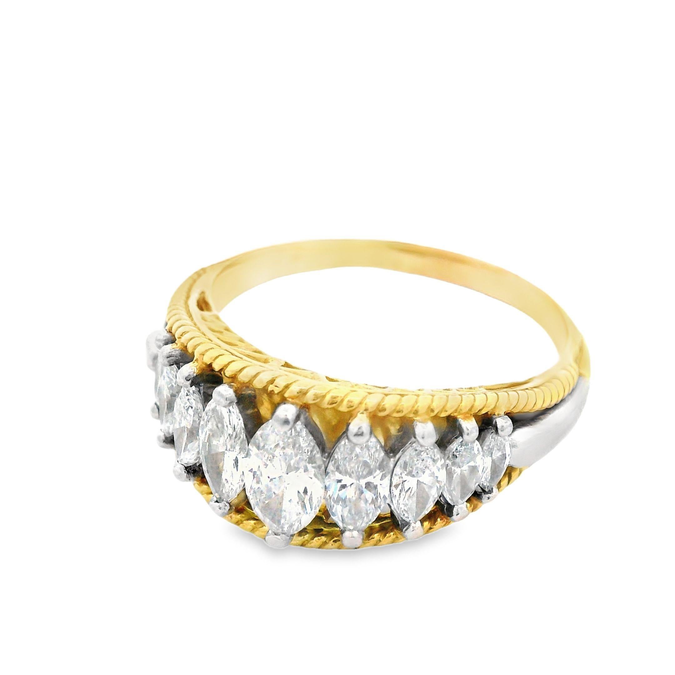 Questa eccezionale fascia di diamanti marquise è stata realizzata negli anni '70 sia in platino che in oro giallo 18 carati. Questo splendido anello sfoggia 9 diamanti marquise, di dimensioni graduali. Questo è l'anello per chi cerca un anello che