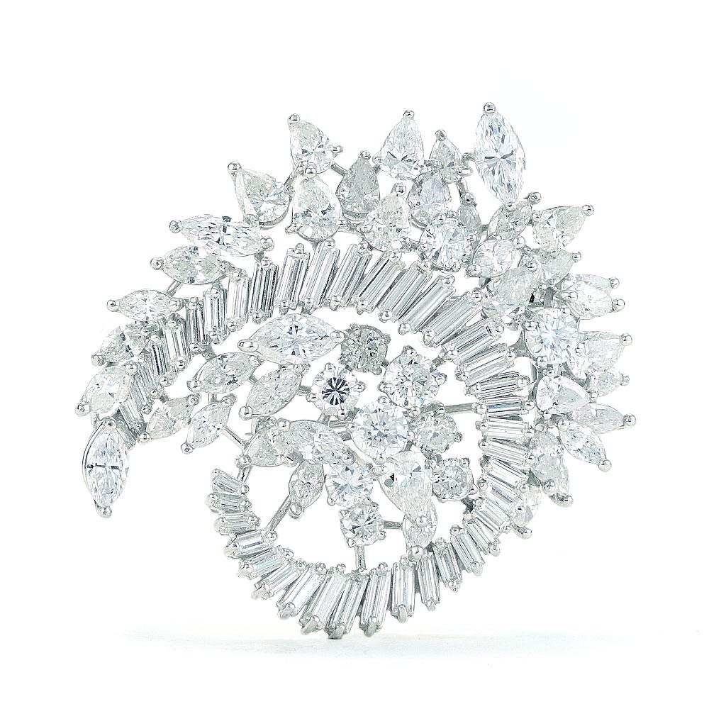 1970s Platinum Brooch with Approximately 18.00 Carat Total Diamonds In New Condition For Sale In Chicago, IL