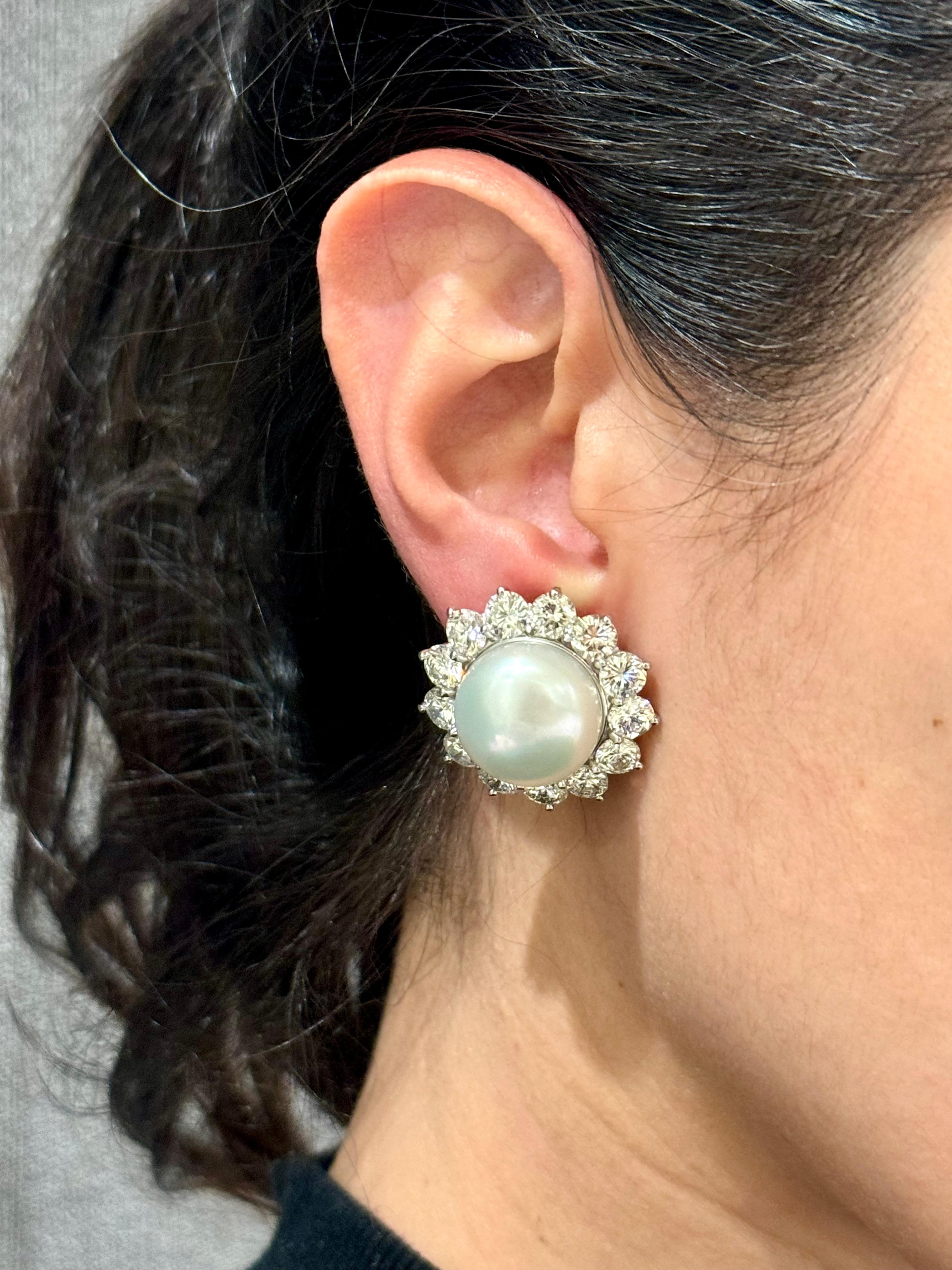 Orecchini a grappolo in platino, perle e diamanti degli anni '70 in vendita 1