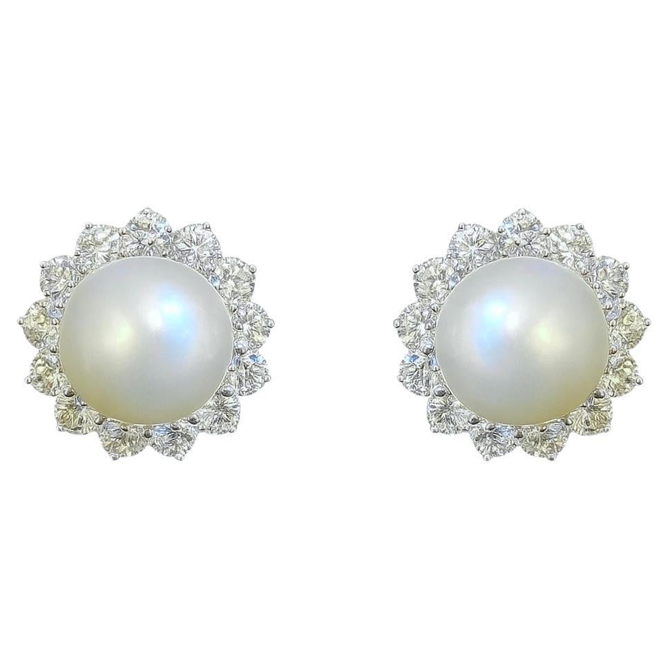 Orecchini a grappolo in platino, perle e diamanti degli anni 
70