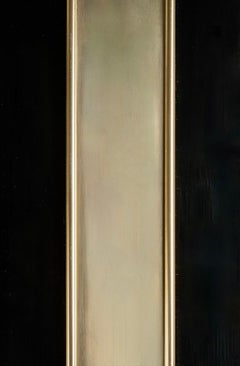 Specchio in plexiglass degli anni '70 delineato con ottone Maison Roche