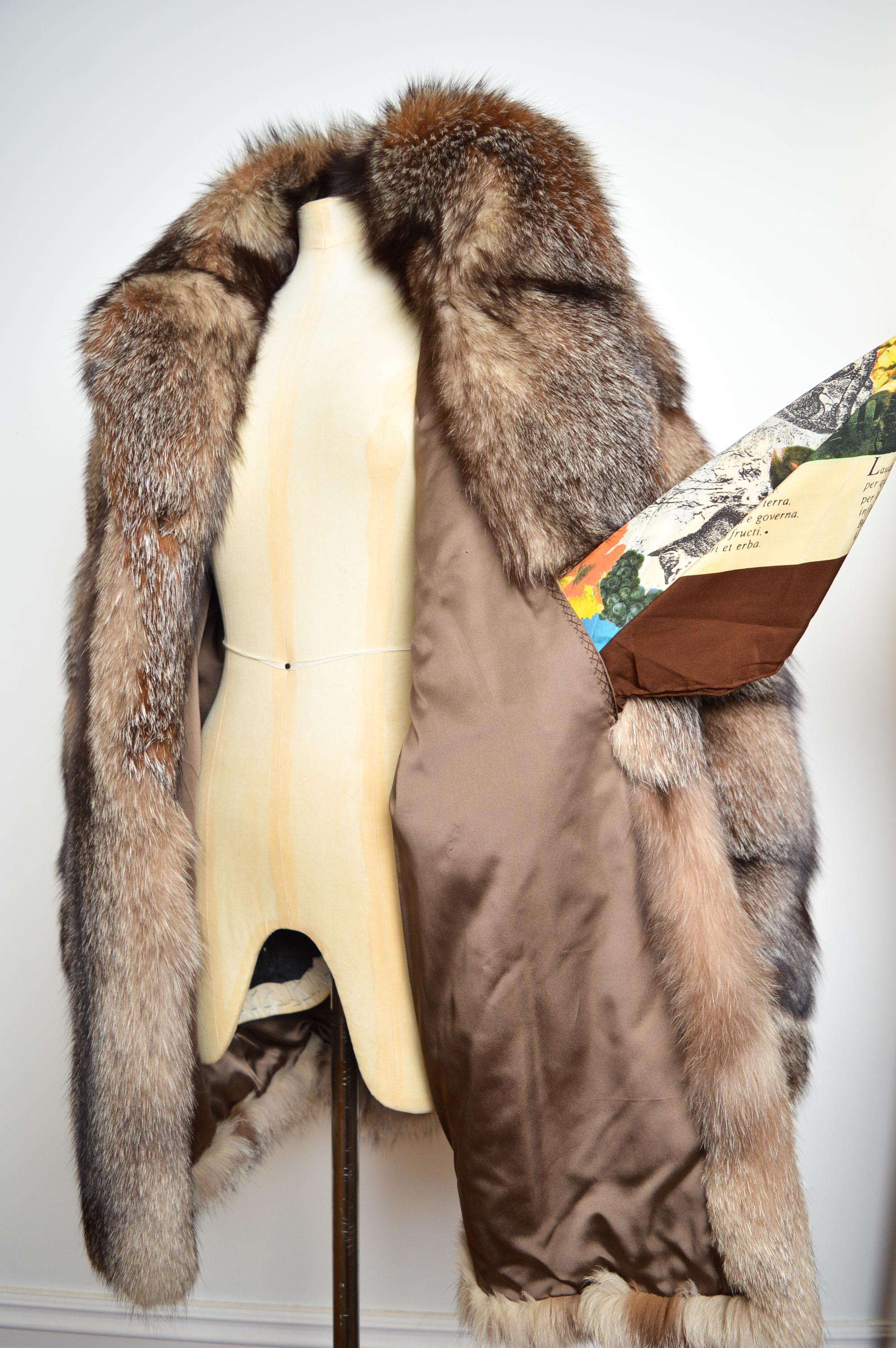 1970's Plush Luxurious Vintage Arctic Fox Silver Brown Fur Coat - Jacket  For Sale 6