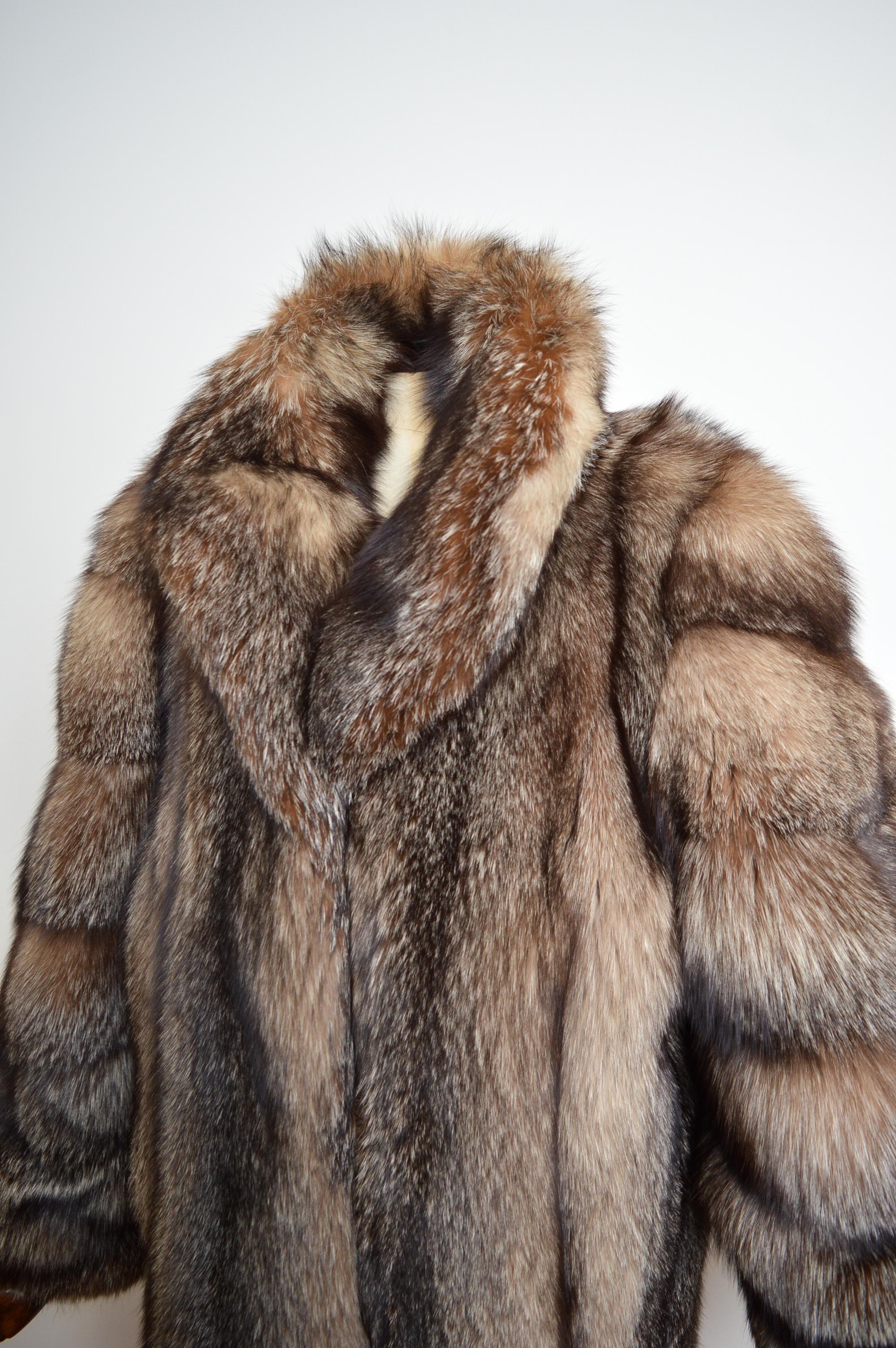 1970's Plush Luxurious Vintage Arctic Fox Silver Brown Fur Coat - Jacket  For Sale 7