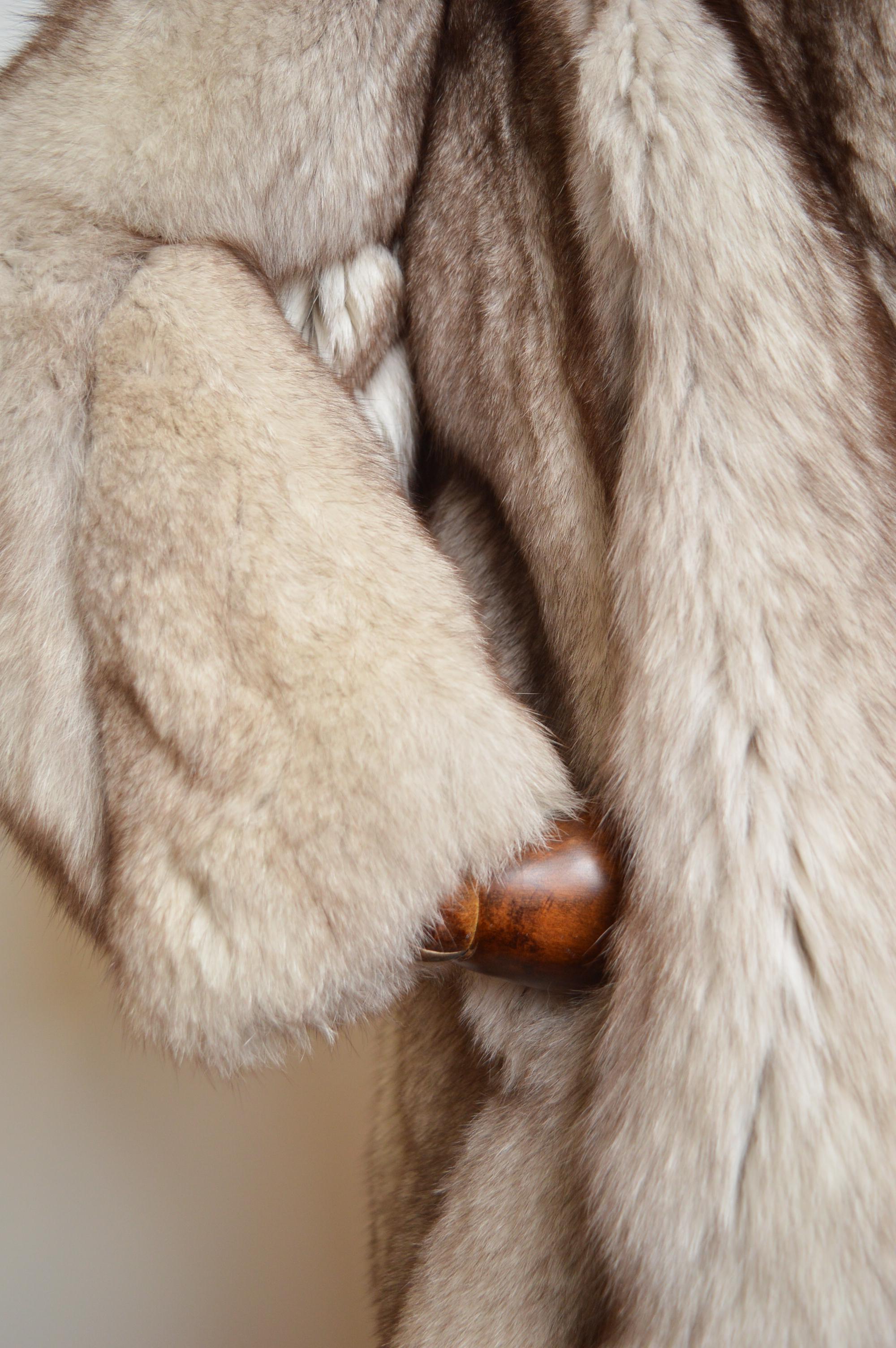 1970's Plush Luxurious Vintage Arctic Fox Silver White Real Fur Coat - Jacket 8