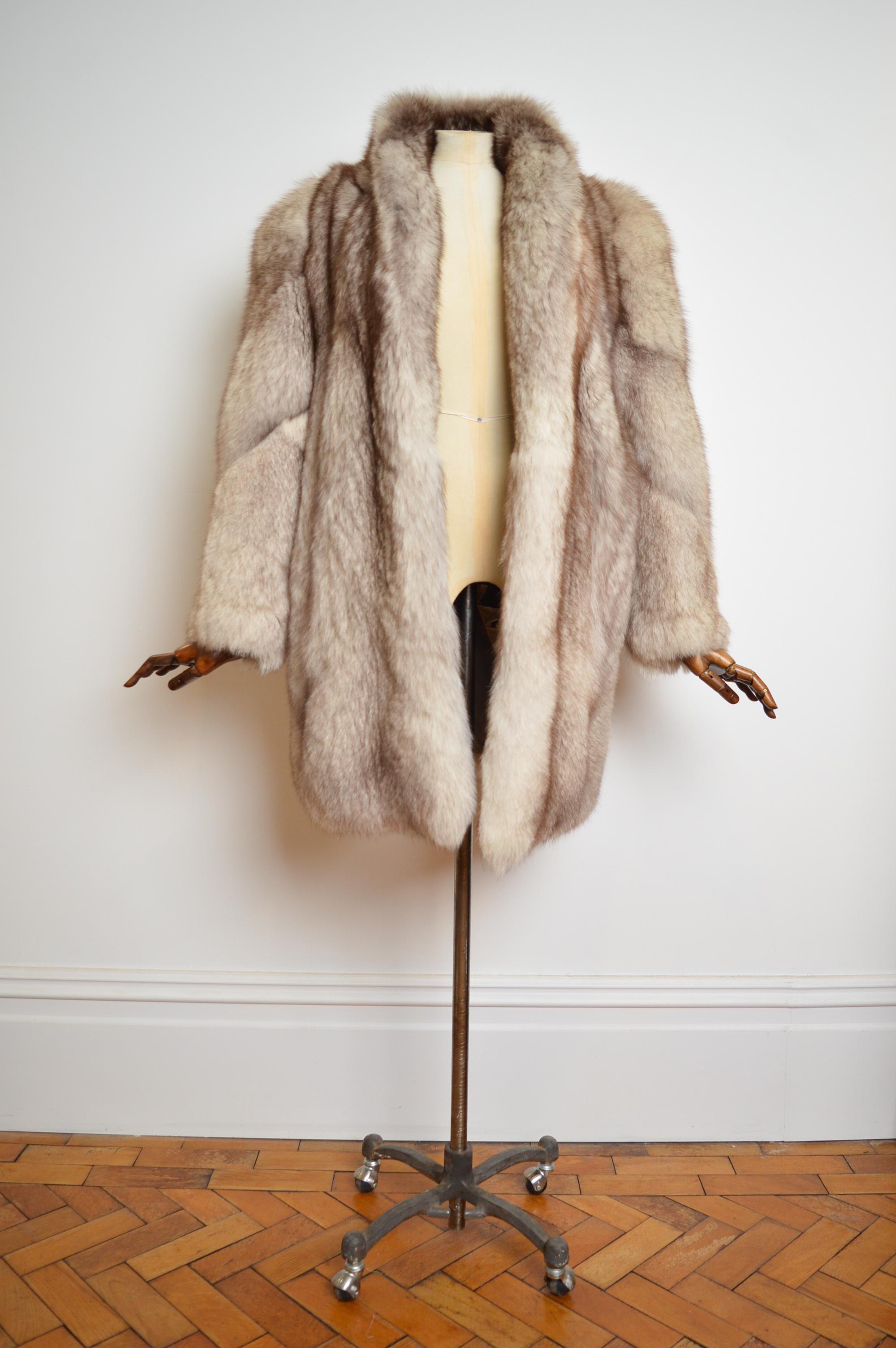 Incredible, Opulent Vintage 1970's Thick Arctic Fox fur Coat in Silver and White Tones.  

This exceptional Vintage Fur Jacket features extremely Plush, thick Pelts of soft Natural Arctic Fox (Vulpes Lagopus), Hip Pockets pockets, Interior Pocket,
