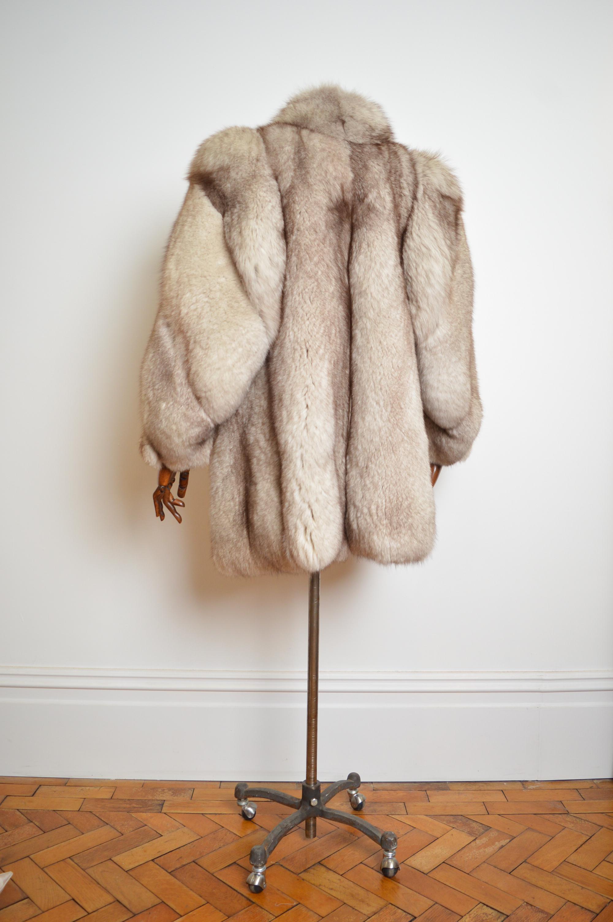 Women's 1970's Plush Luxurious Vintage Arctic Fox Silver White Real Fur Coat - Jacket