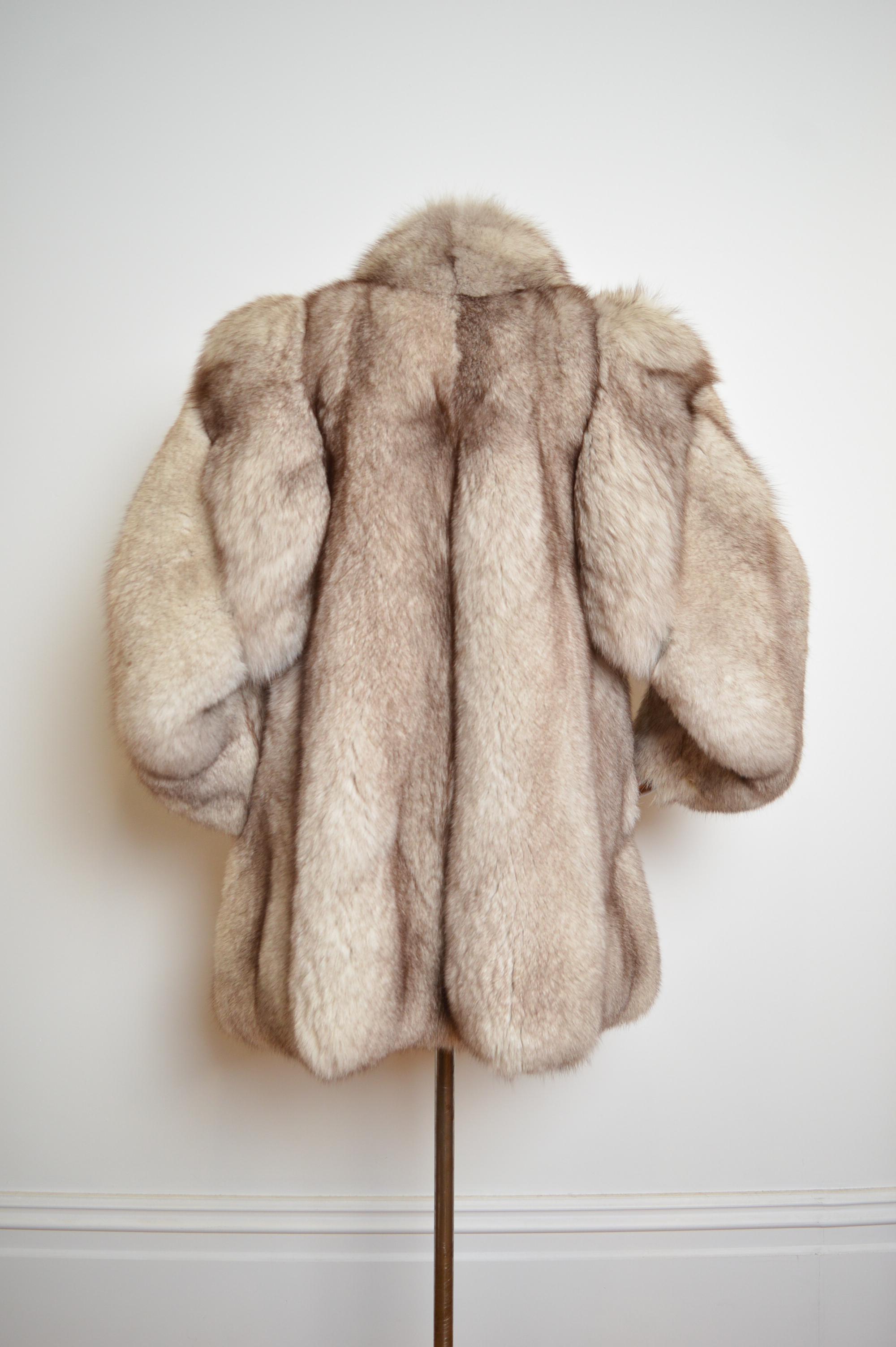 1970's Plush Luxurious Vintage Arctic Fox Silver White Real Fur Coat - Jacket 3