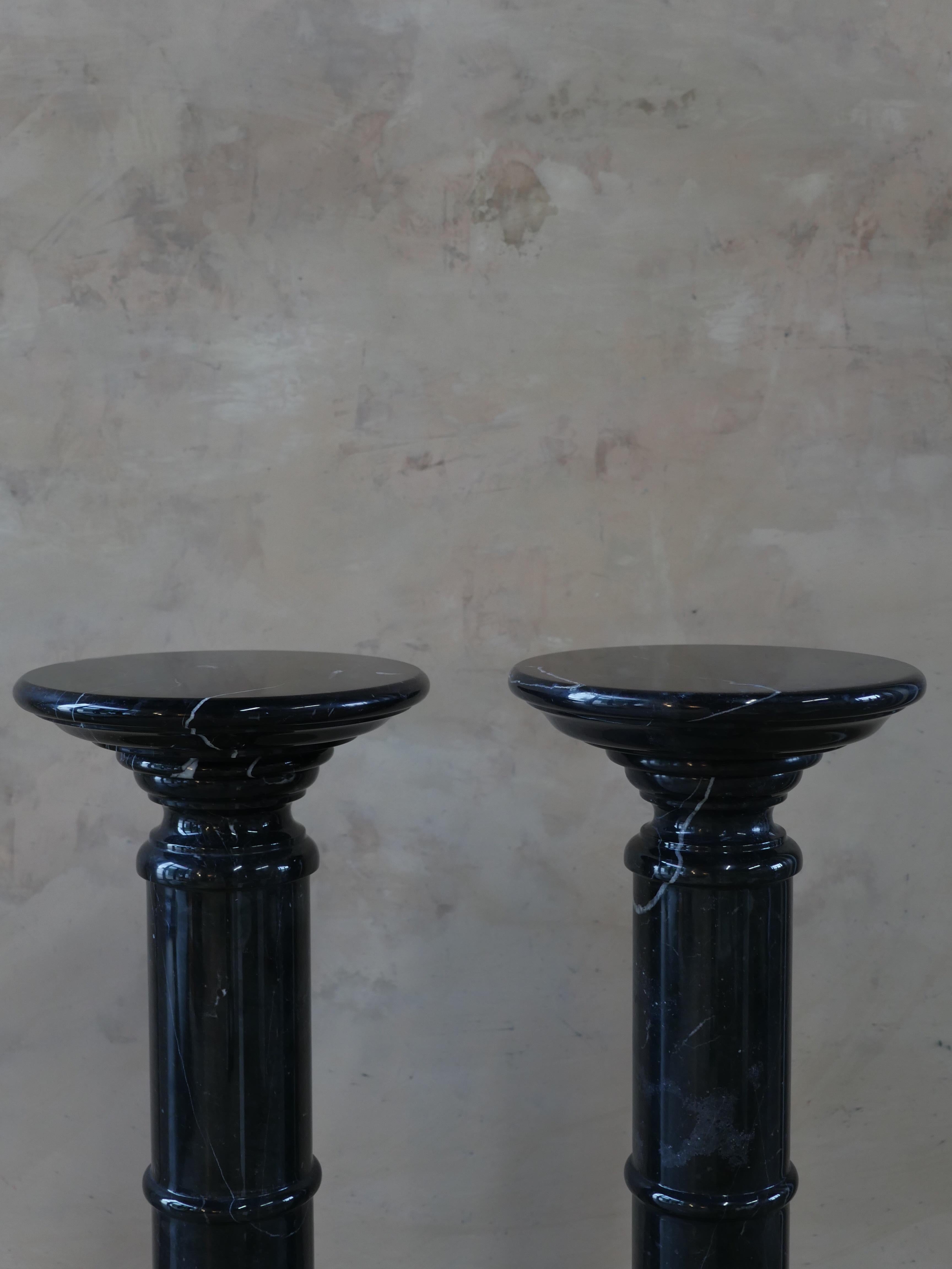 Mid-Century Modern 1970s Polished Nero Marquina Solid Marble Pedestals - Set of 2 For Sale