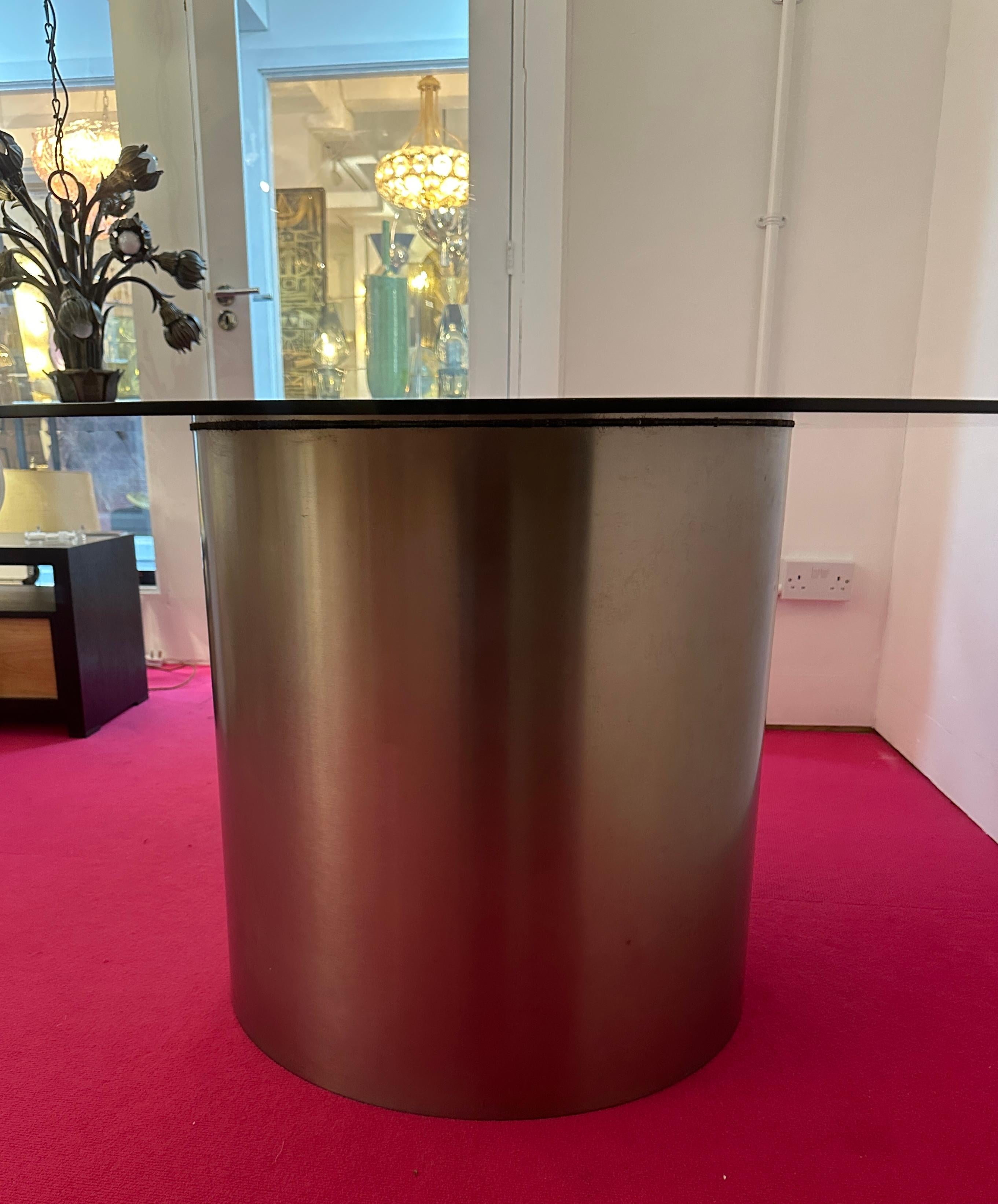 1970 - Table de salle à manger circulaire en acier inoxydable poli, cylindre et verre fumé en vente 9