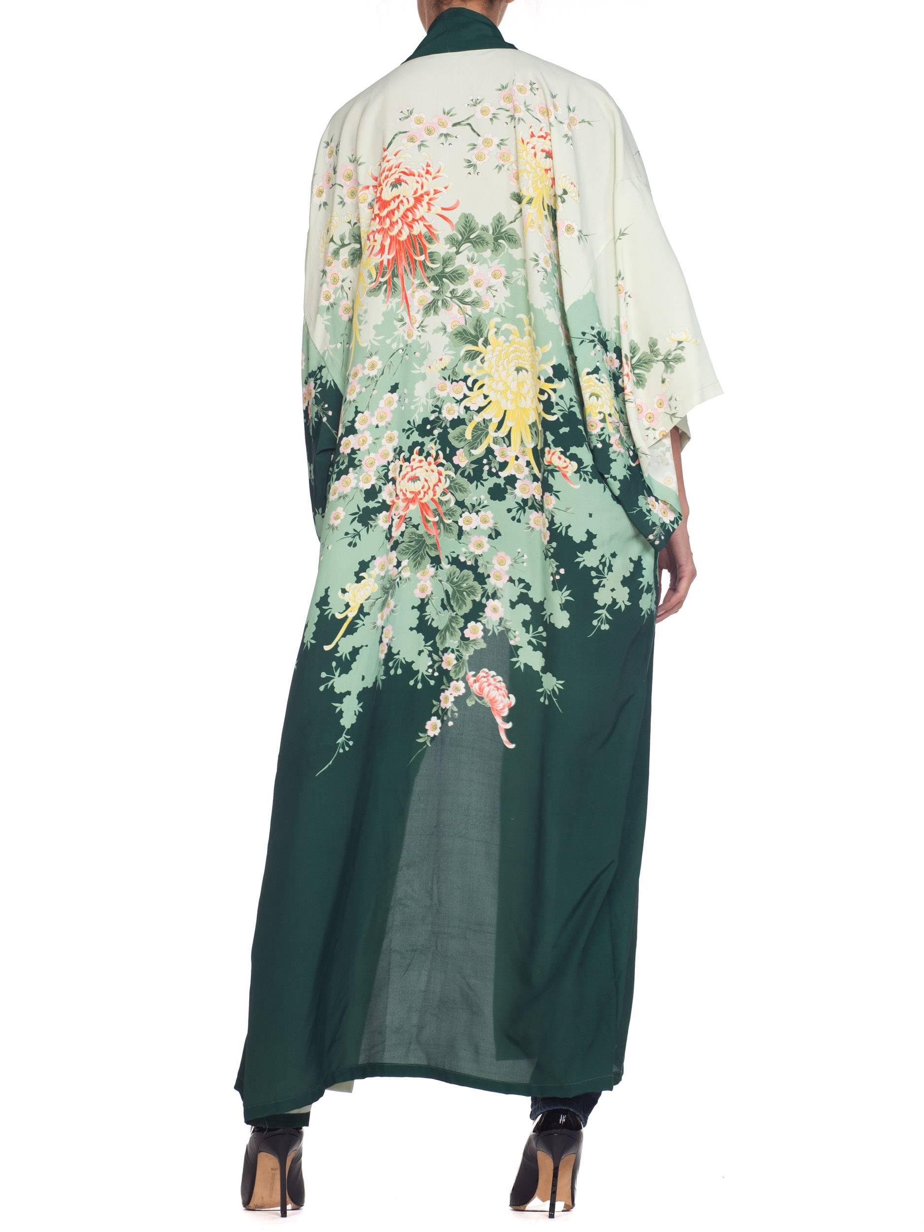 Poly-Kimono in Grün mit Blumenmuster, 1970er Jahre für Damen oder Herren