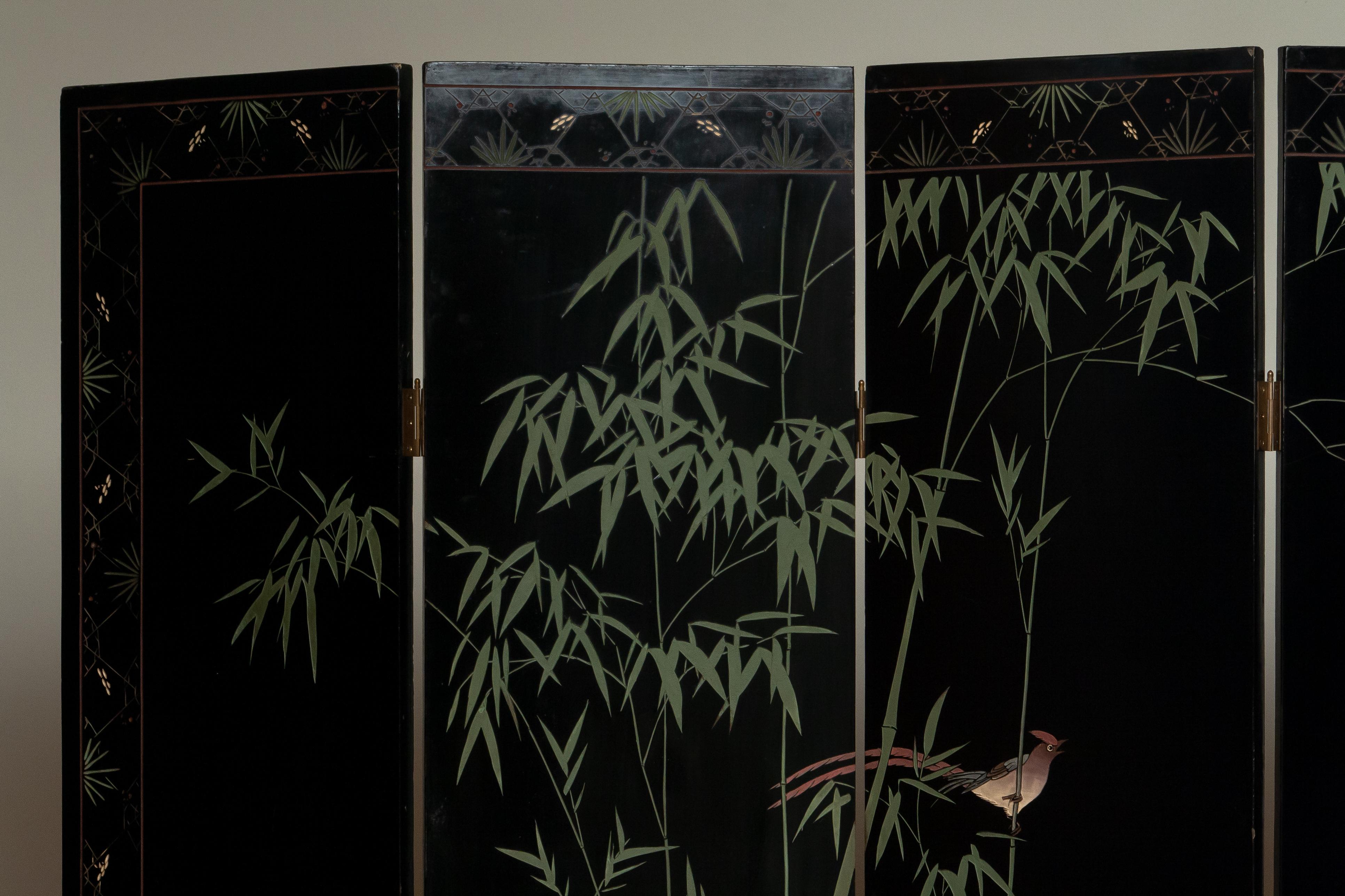 1970s Polychromed Gold Leaf Chinoiserie Double Face Folding Green / Room Divider In Good Condition In Silvolde, Gelderland