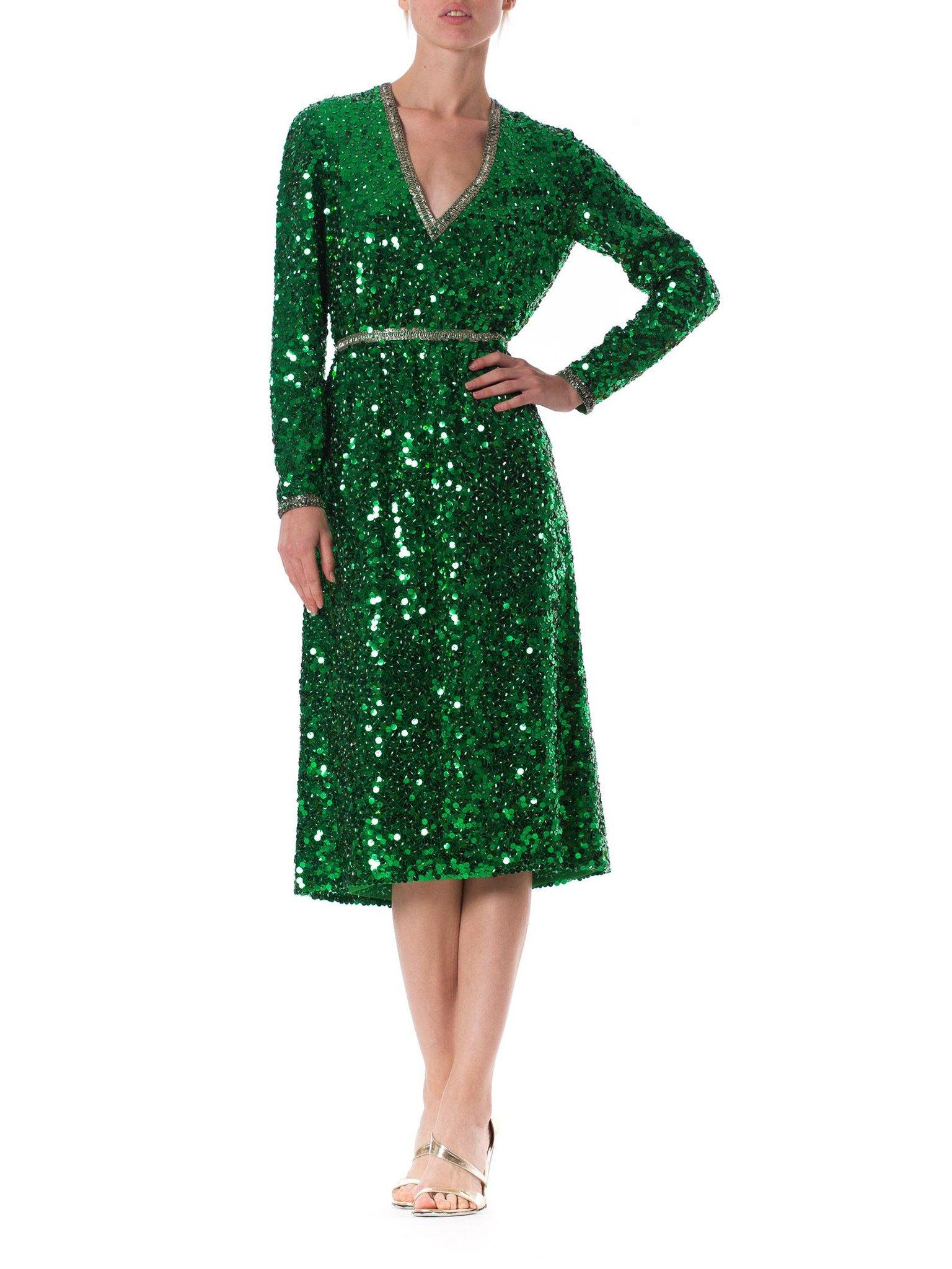 Women's 1970S Kelly Green Hand Beaded Long Sleeve Low Cut Cocktail Dress