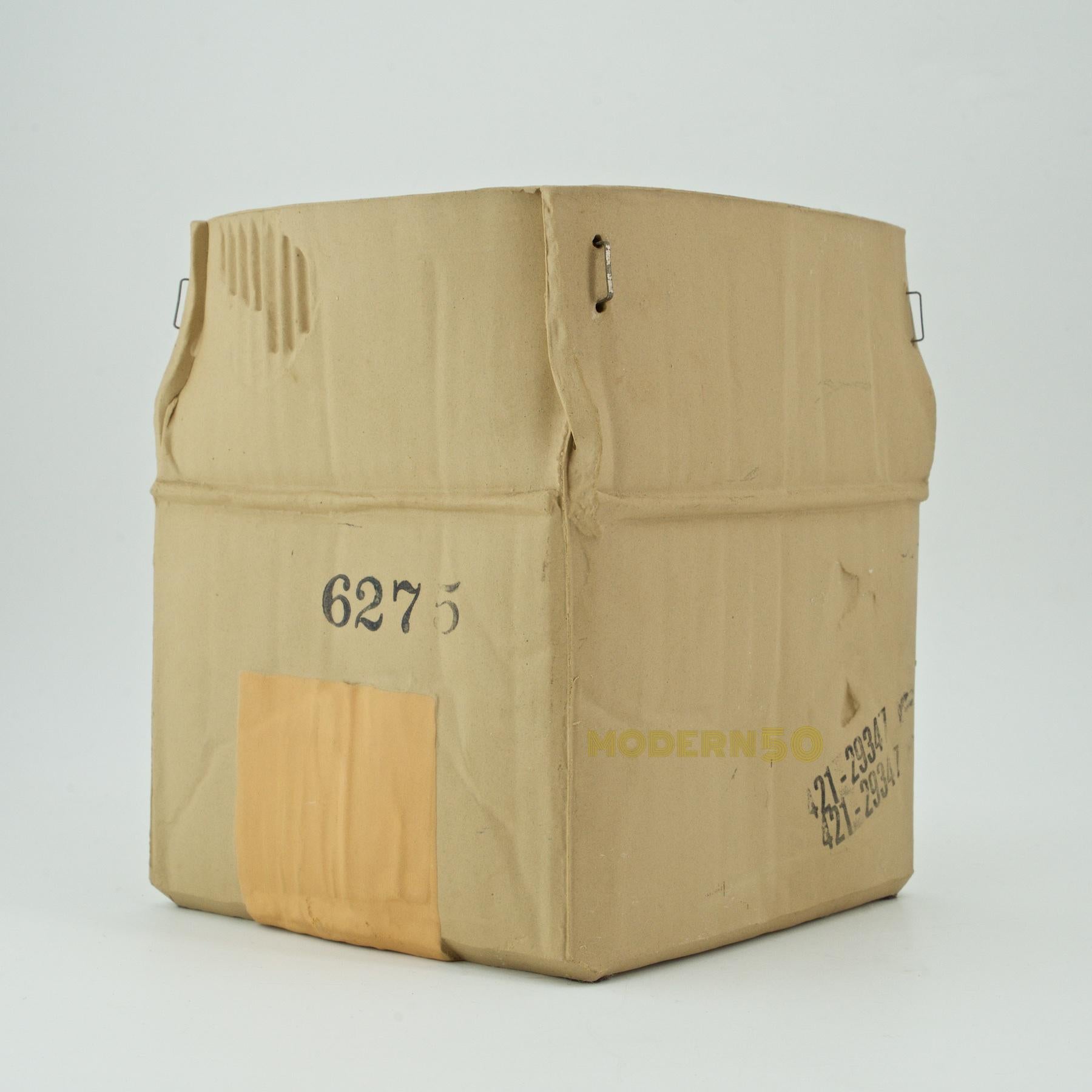 1970er Jahre Pop Art Keramik Hypereal Skulptur Karton Box Blume Vase Warhol Ära (Kanadisch)