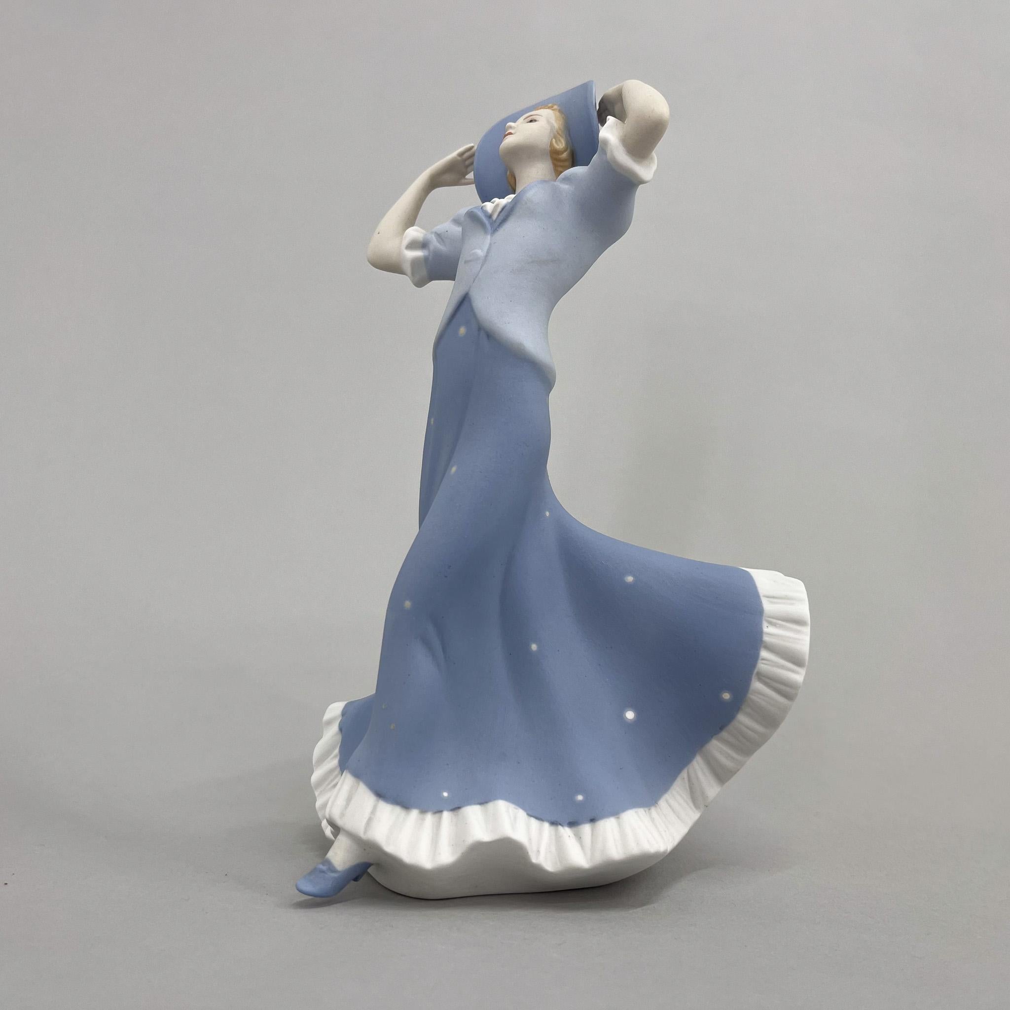 Mid-Century Modern Sculpture en porcelaine Lady with Hat de Royal Dux des années 1970 en vente