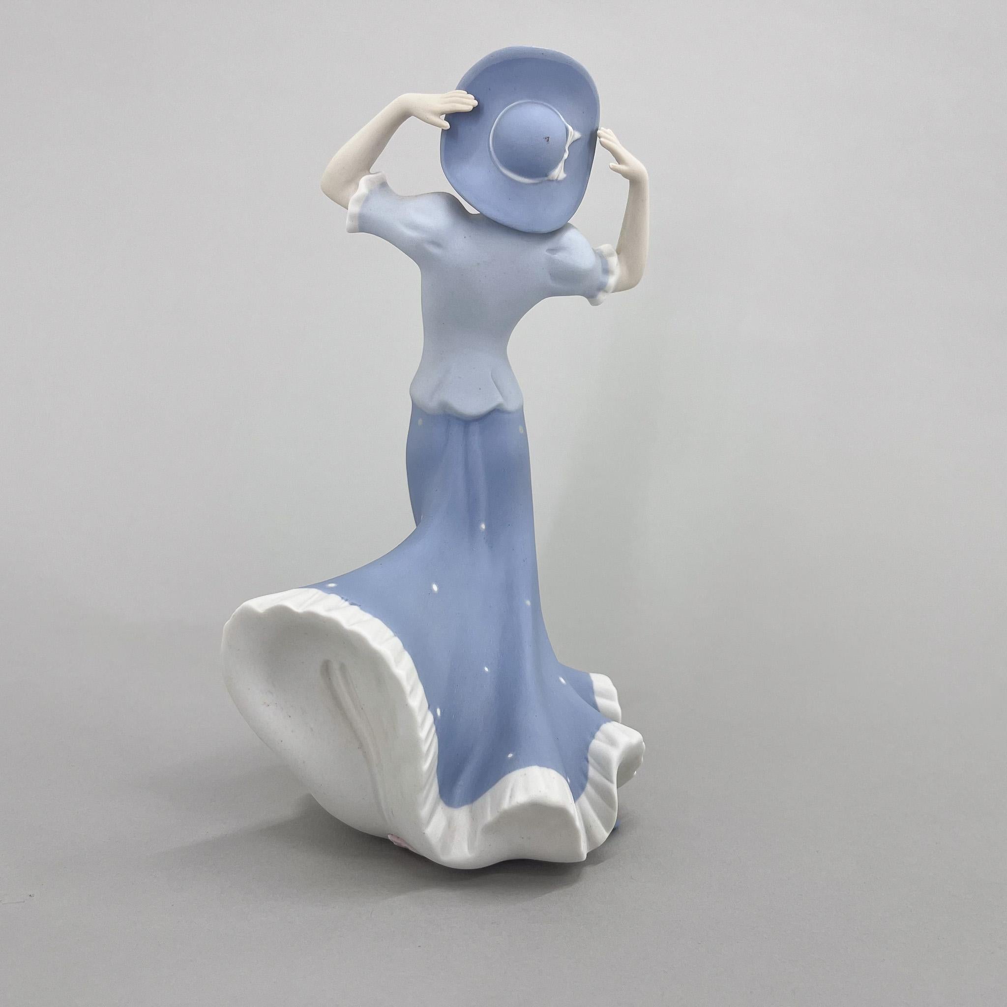 1970s Porcelain Sculpture 'Lady with Hat' by Royal Dux In Good Condition For Sale In Praha, CZ